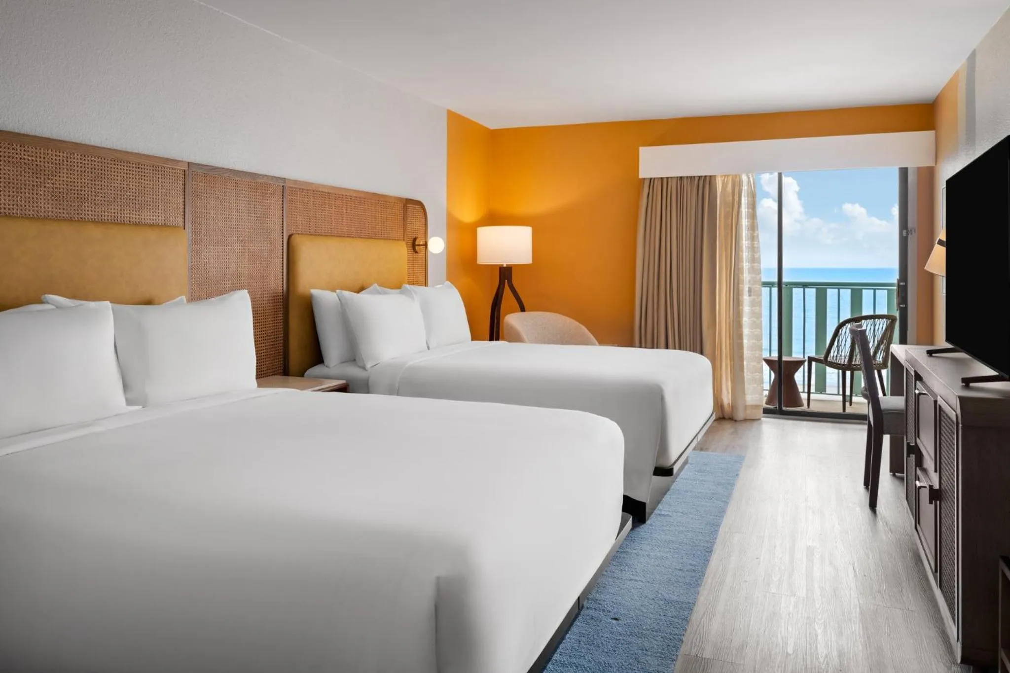 Photo of the whole room, Bed in voco The Shelby - Myrtle Beach by IHG