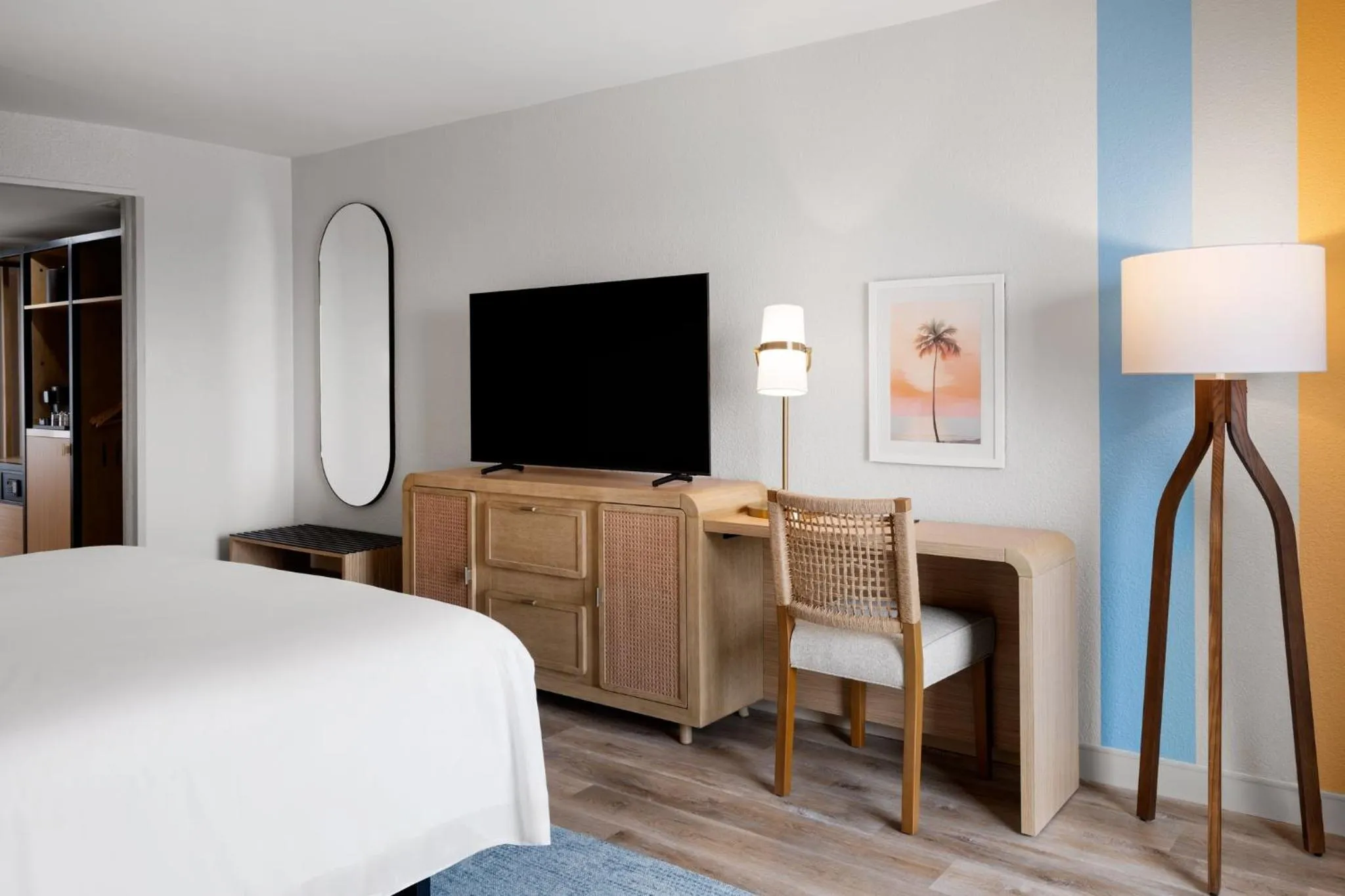 Bedroom, Bed in voco The Shelby - Myrtle Beach by IHG