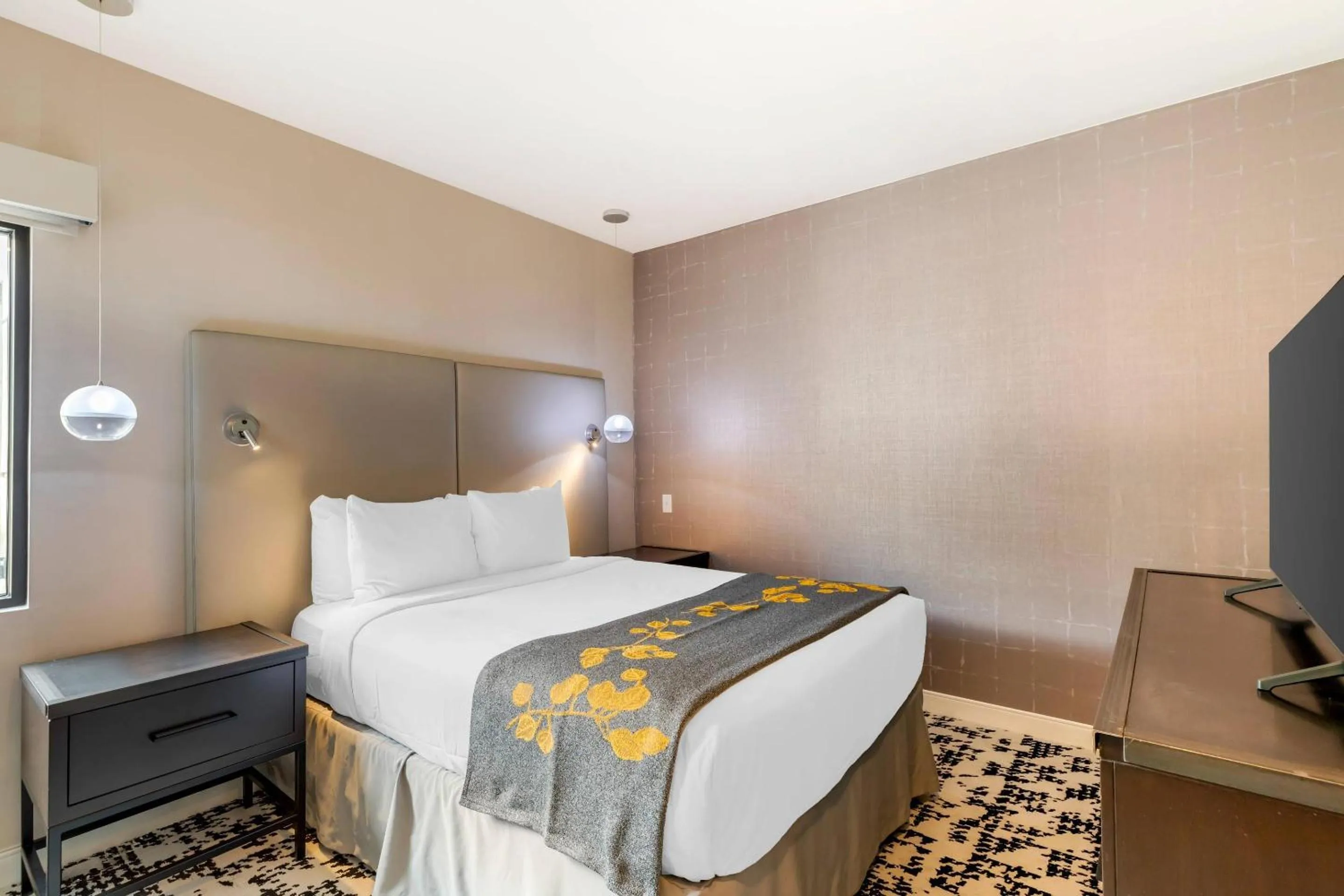 Bedroom, Bed in Cambria Hotel Copper Mountain