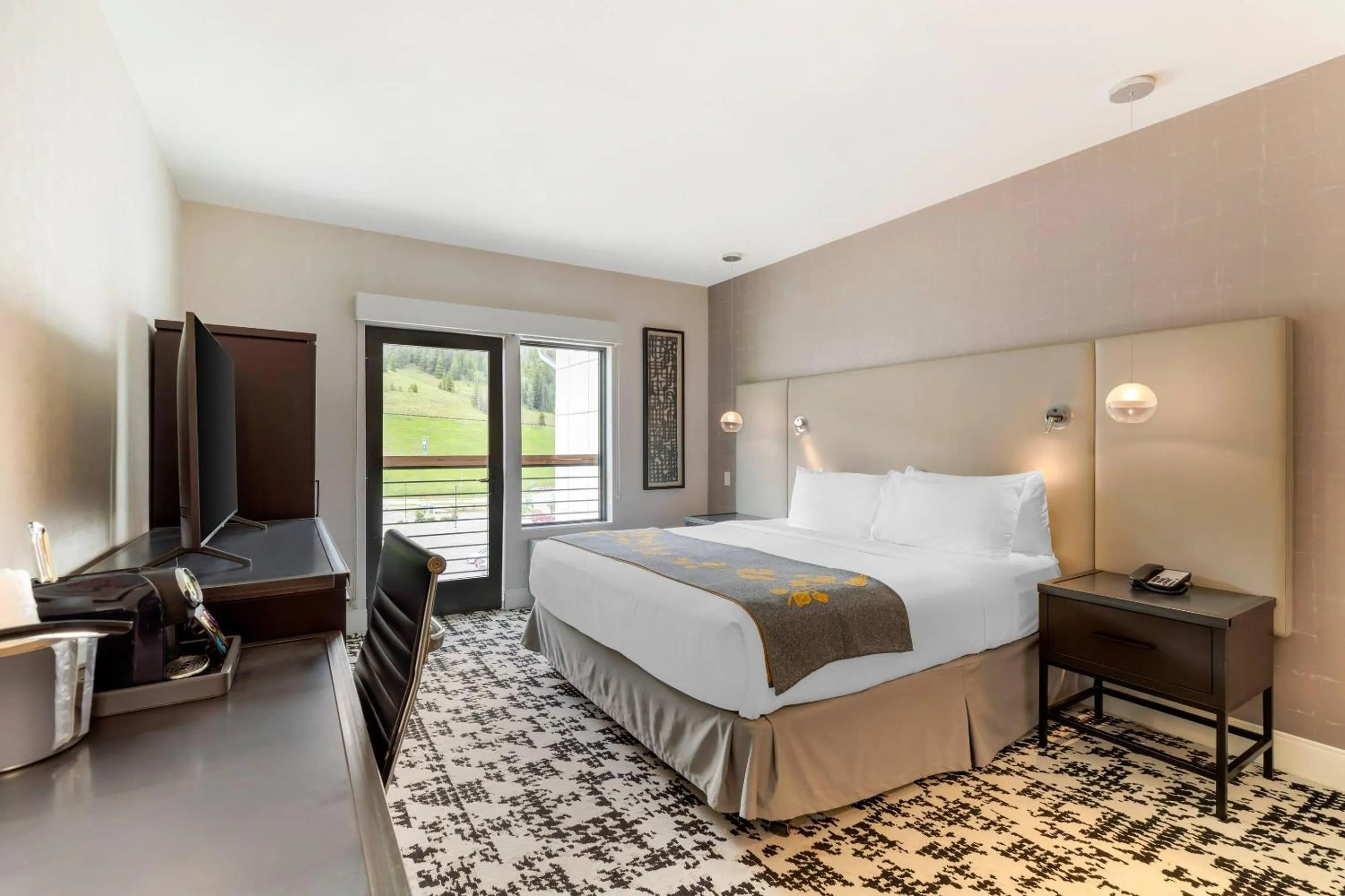 Bedroom, Bed in Cambria Hotel Copper Mountain