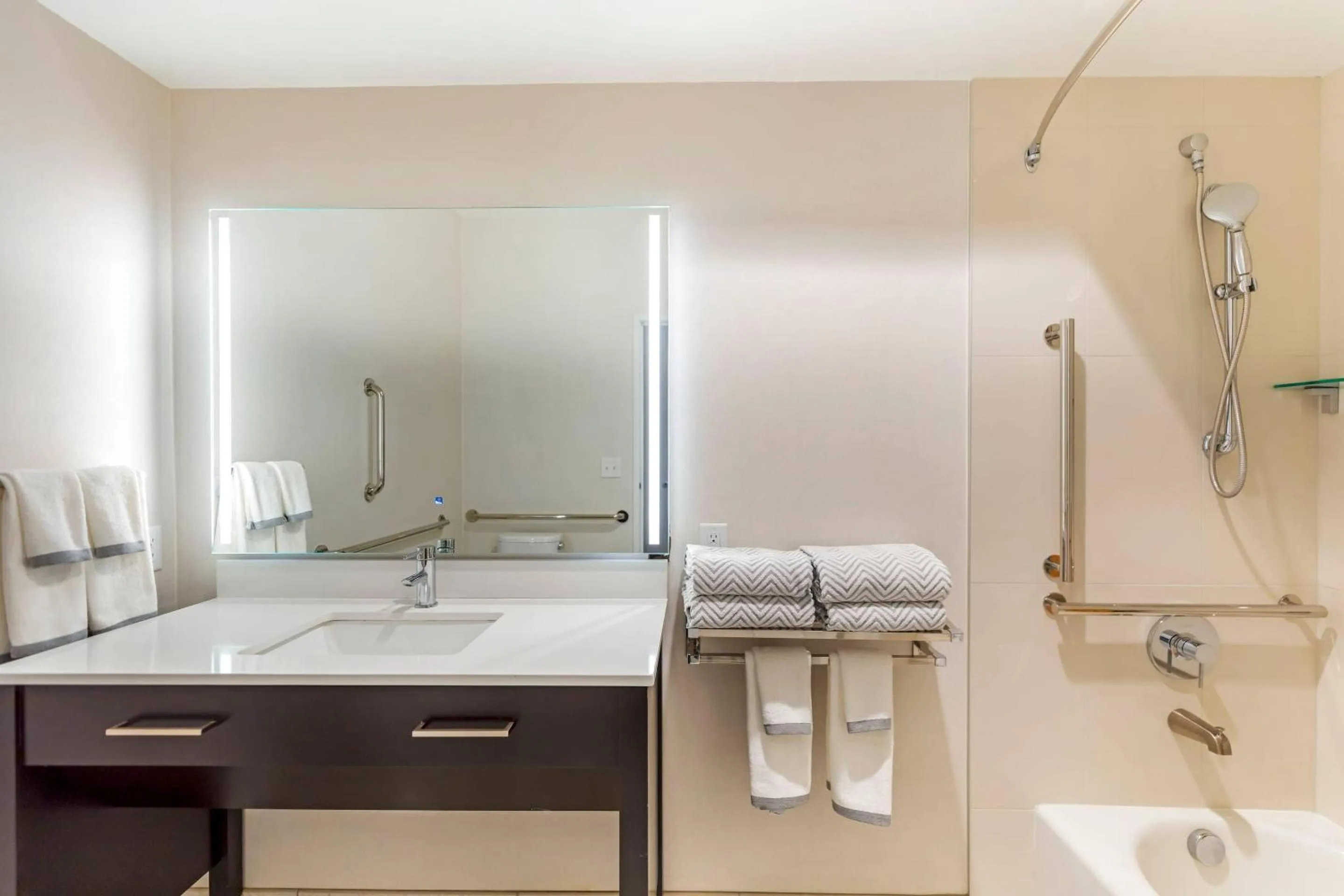 Bedroom in Cambria Hotel Copper Mountain