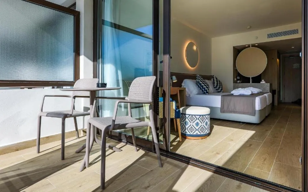 Other, Bed in FERGUS Style Tobago - Adults Only