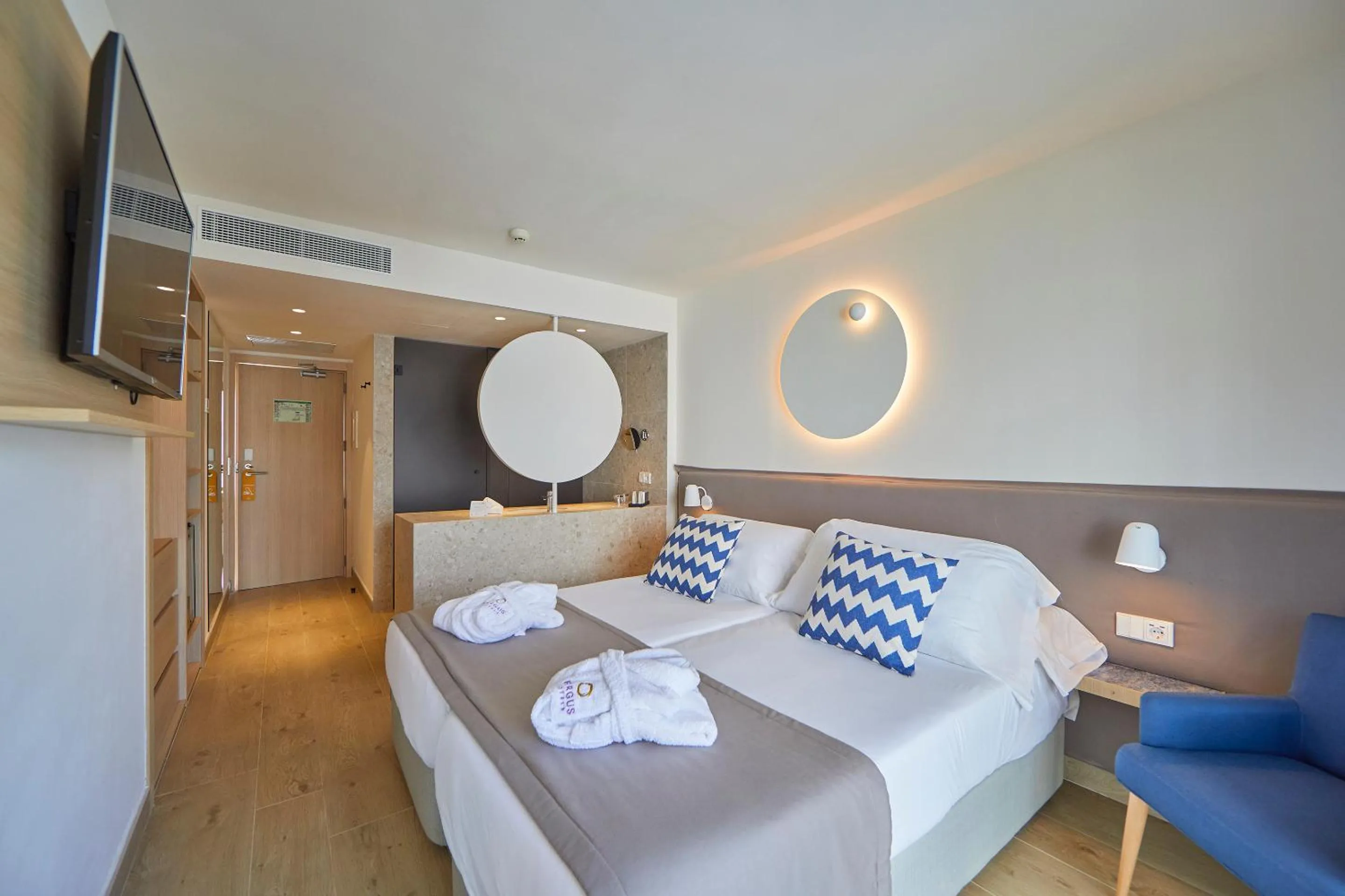 Photo of the whole room, Bed in FERGUS Style Tobago - Adults Only