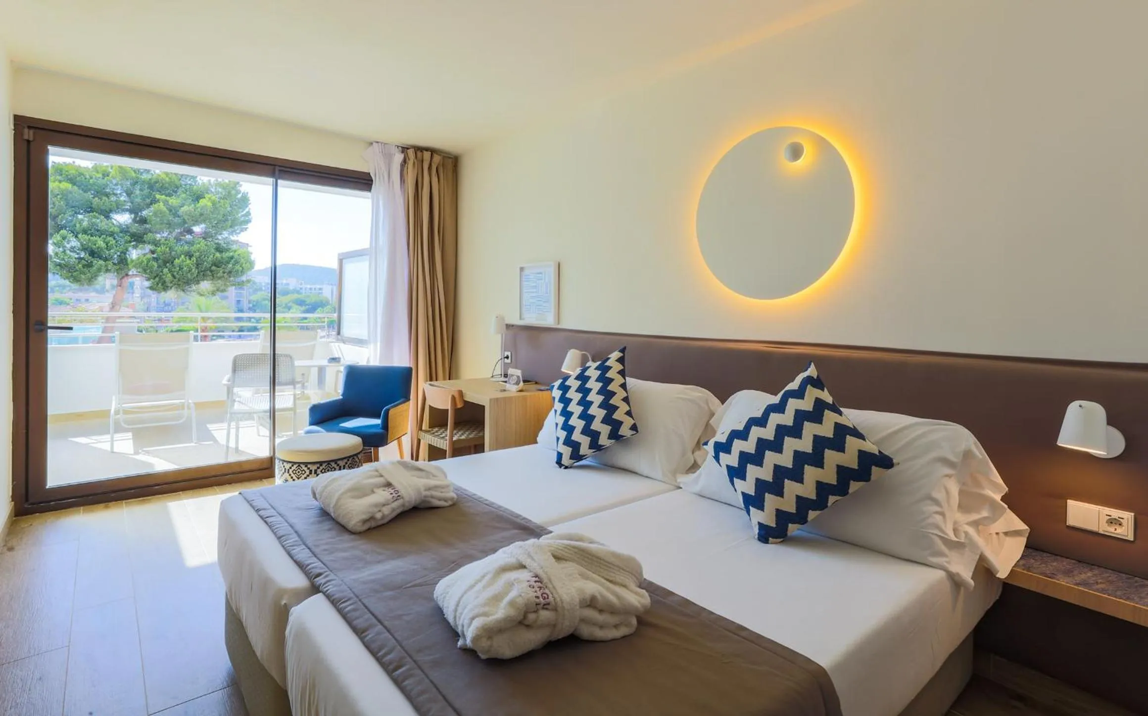 Photo of the whole room, Bed in FERGUS Style Tobago - Adults Only