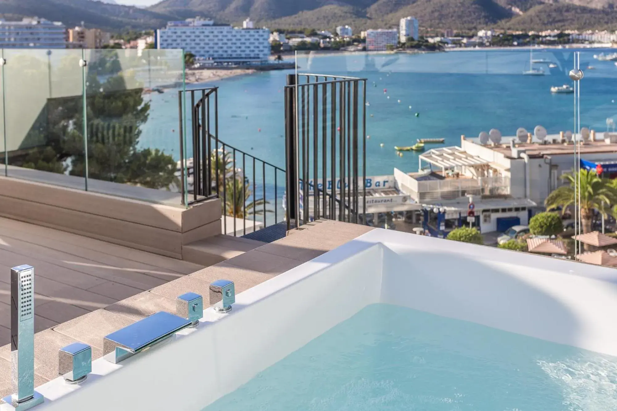 Double Room with Sea View and Private Terrace with Hot Tub in FERGUS Style Tobago - Adults Only Double Room with Sea View and Private Terrace with Hot Tub in FERGUS Style Tobago - Adults Only