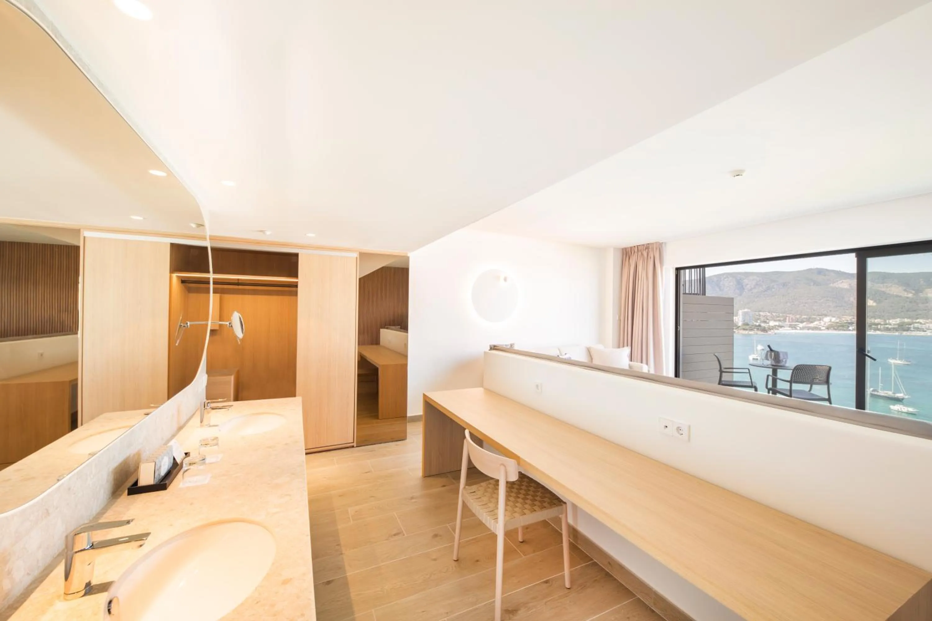 Bathroom, Bed in FERGUS Style Tobago - Adults Only