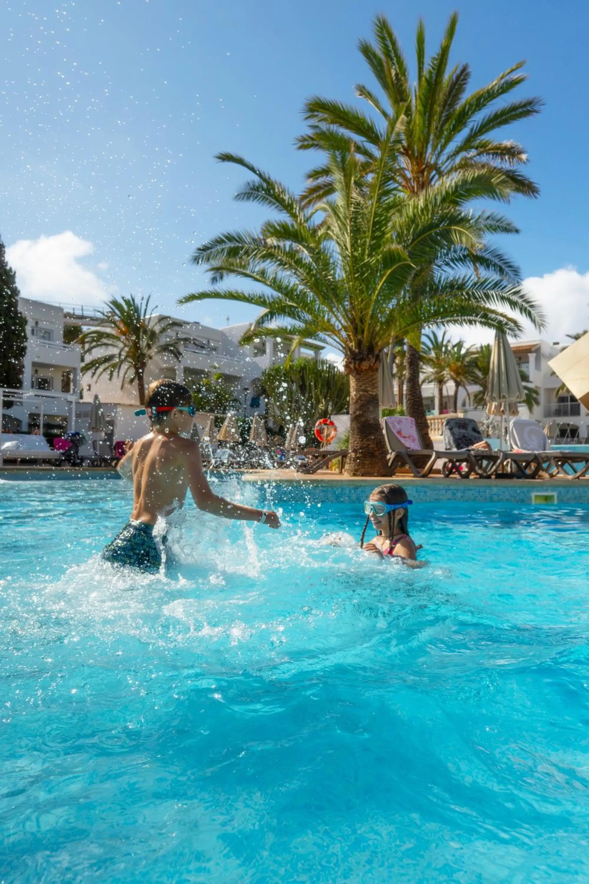 Swimming pool in Hotel Calimera Fido Gardens