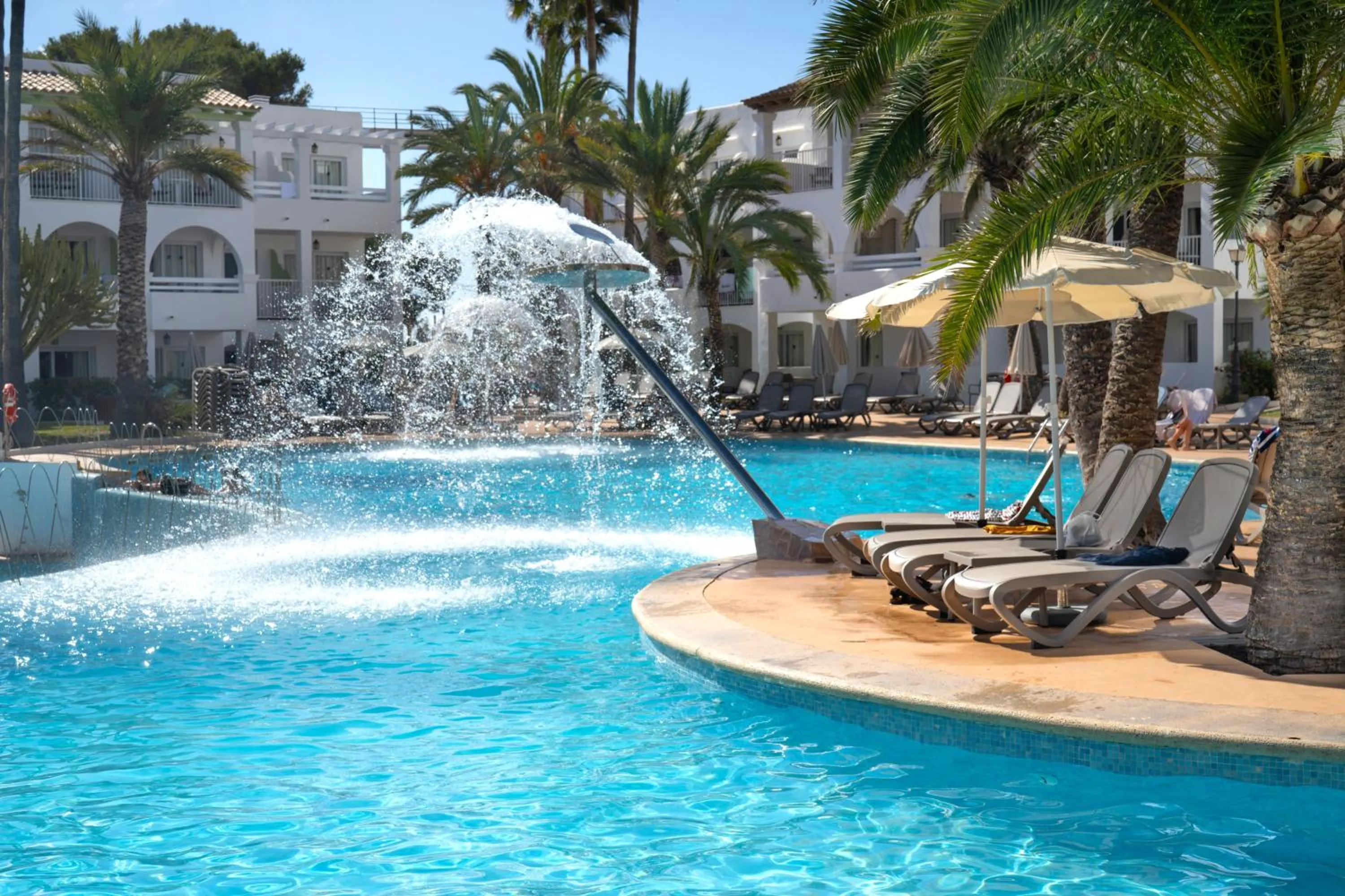 Swimming pool in Hotel Calimera Fido Gardens