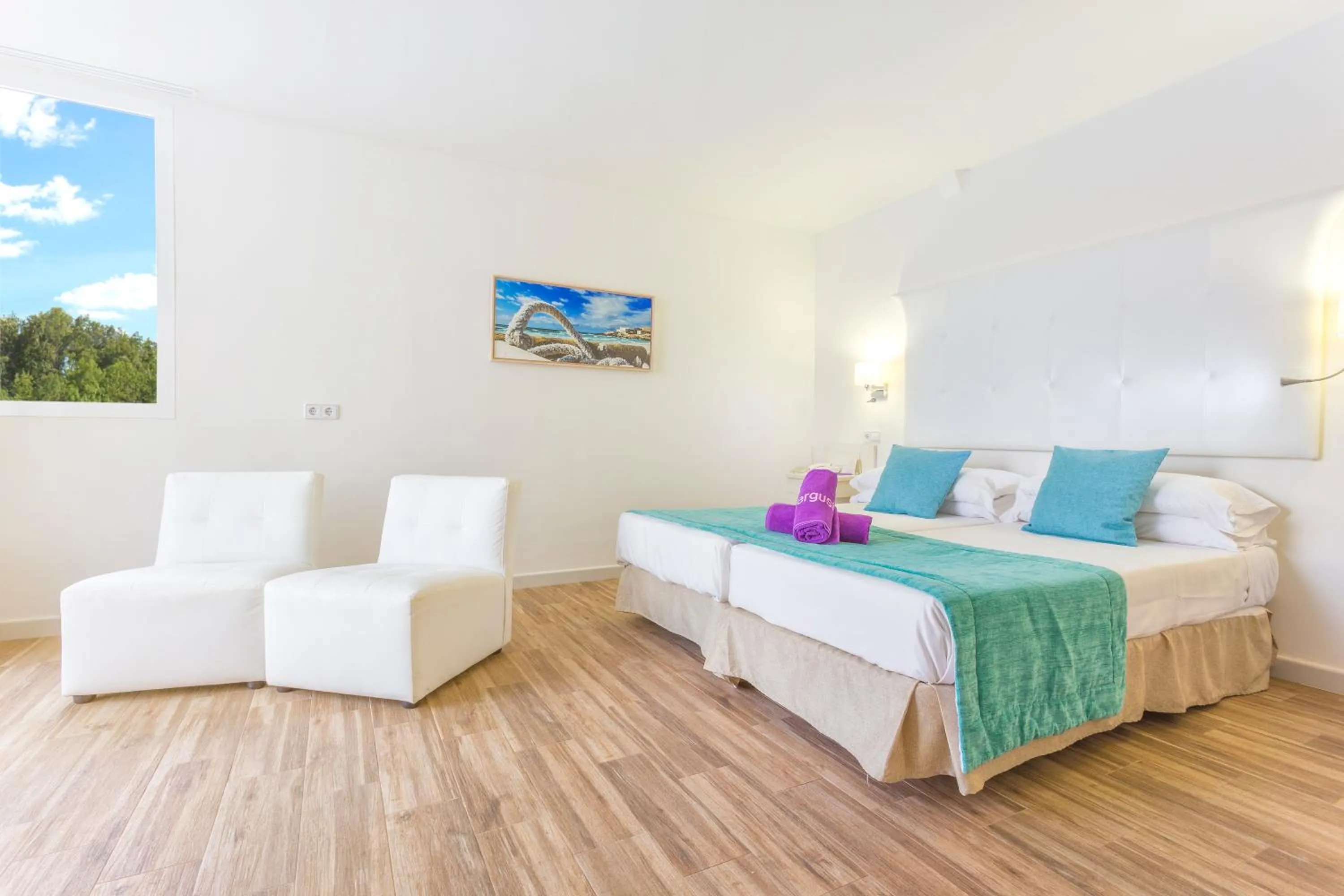 Photo of the whole room, Bed in FERGUS Style Cala Blanca Suites