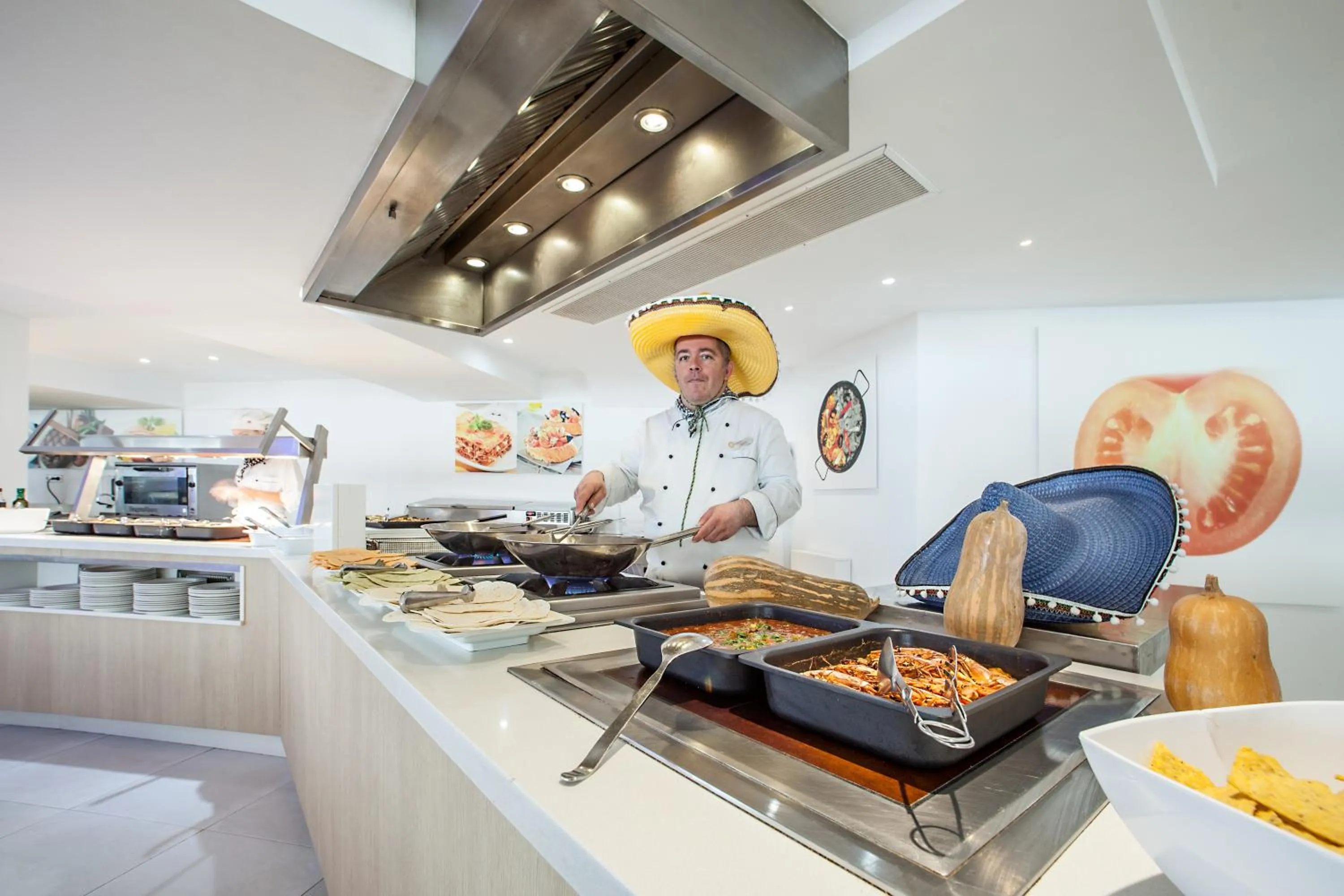 Restaurant/places to eat in FERGUS Style Cala Blanca Suites