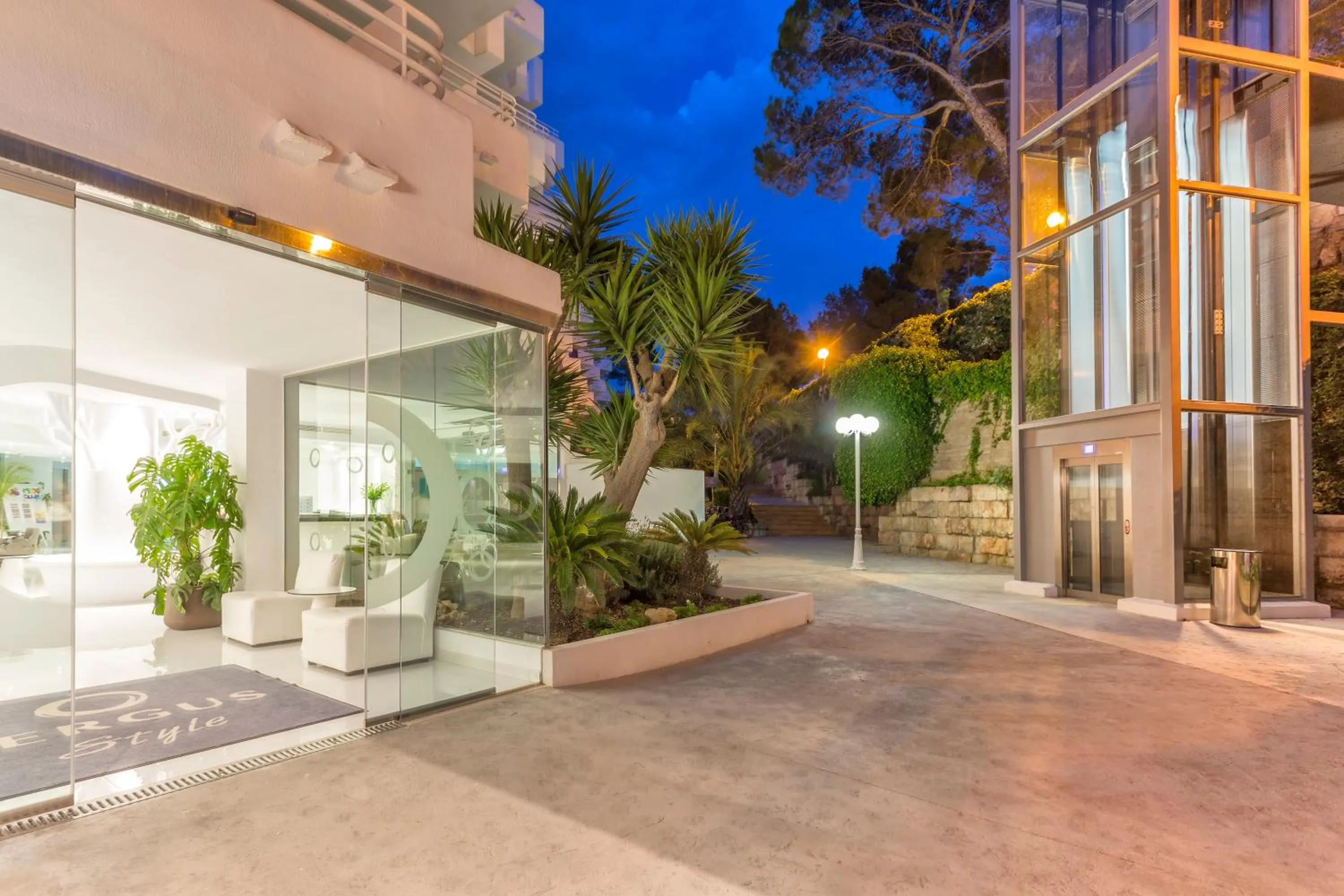 Lobby or reception in FERGUS Style Cala Blanca Suites