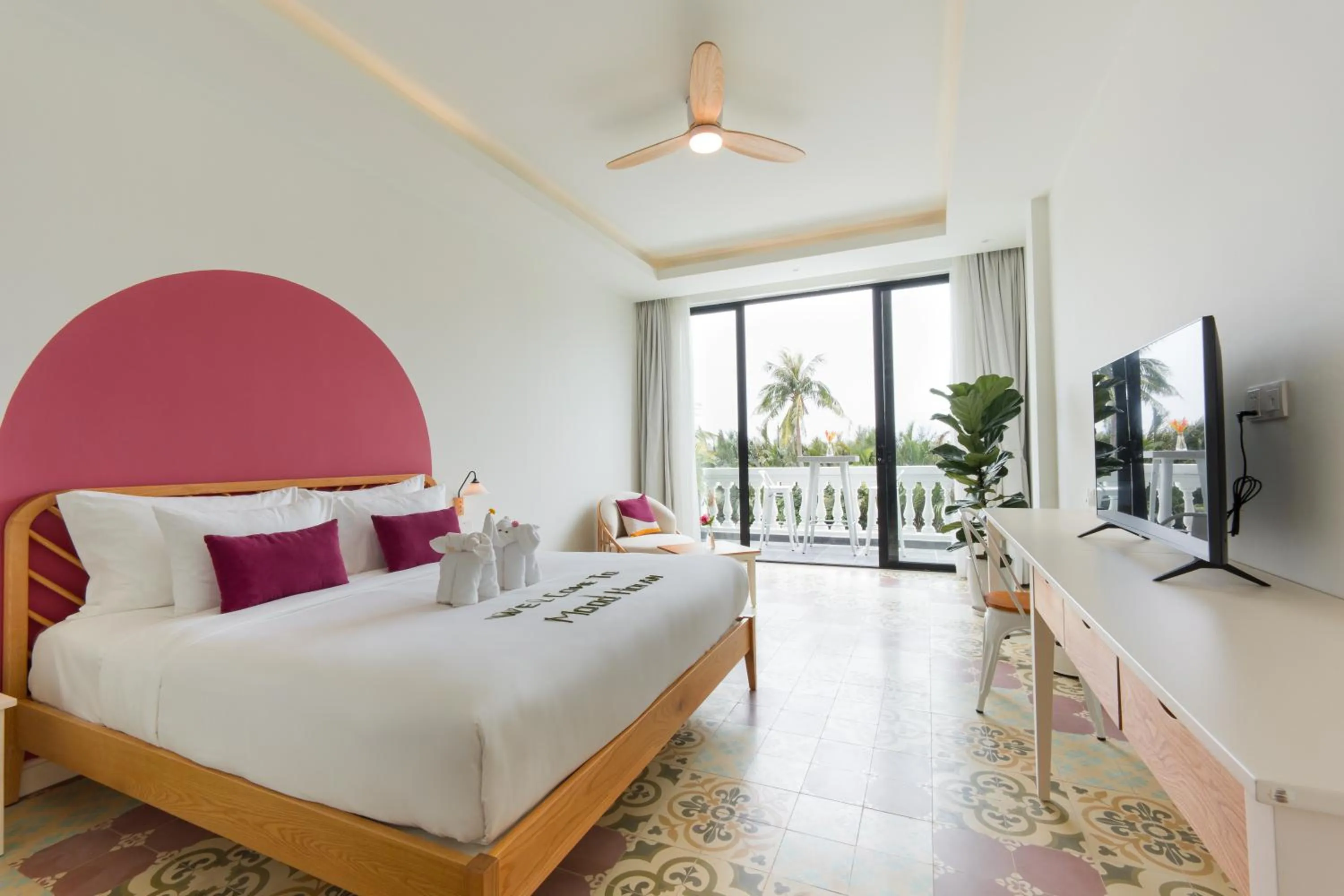 Bed in Moodhoian Riverside Resort & Spa