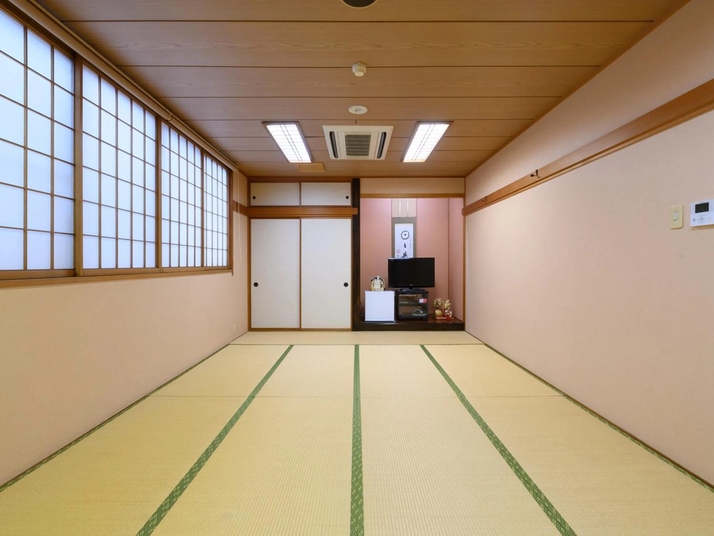 Photo of the whole room in Business Ryokan Hotel Yukimiso