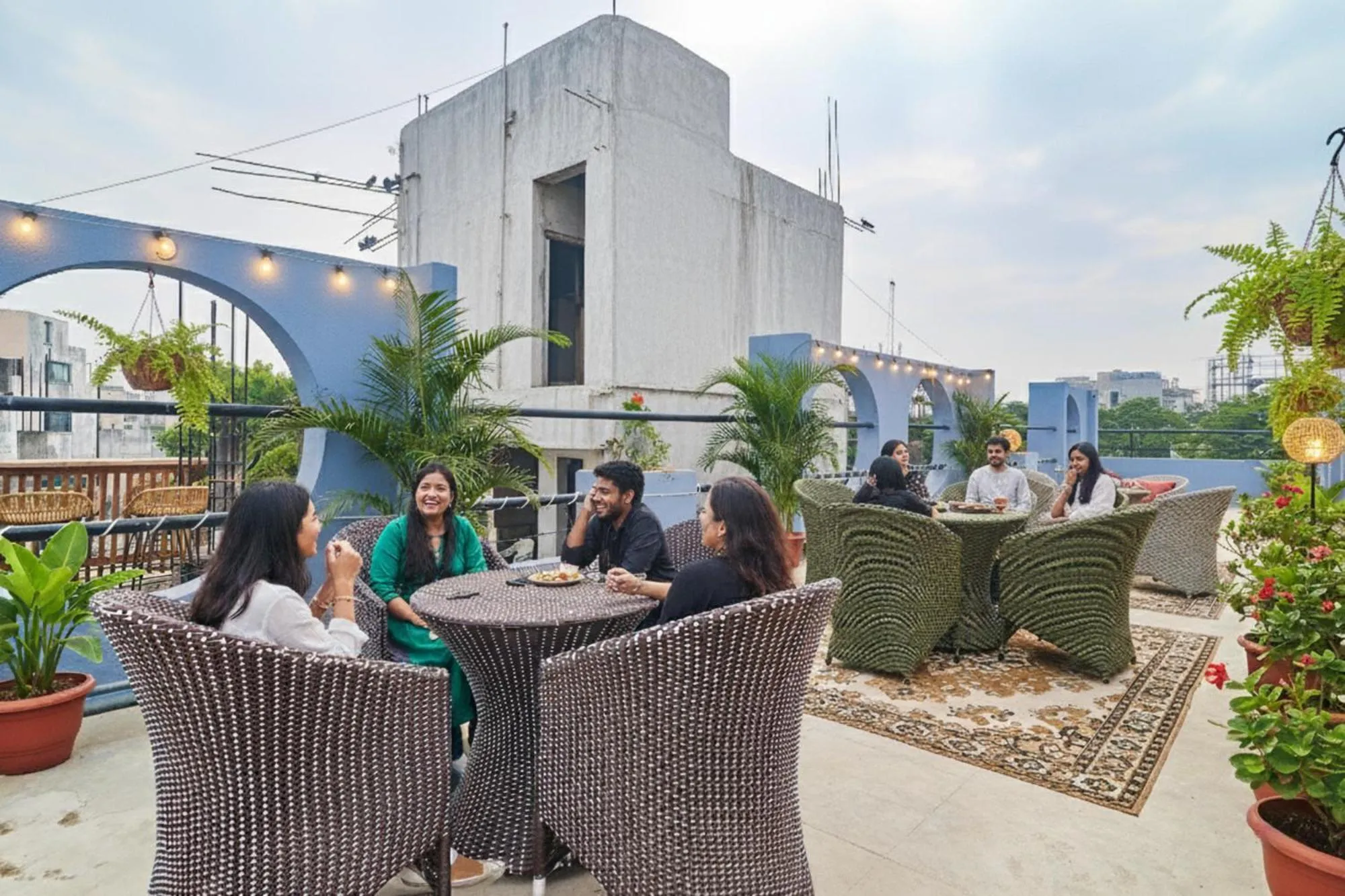 Restaurant/places to eat in FabHotel Fortune Grand - Nr Lakdikapul Metro Station