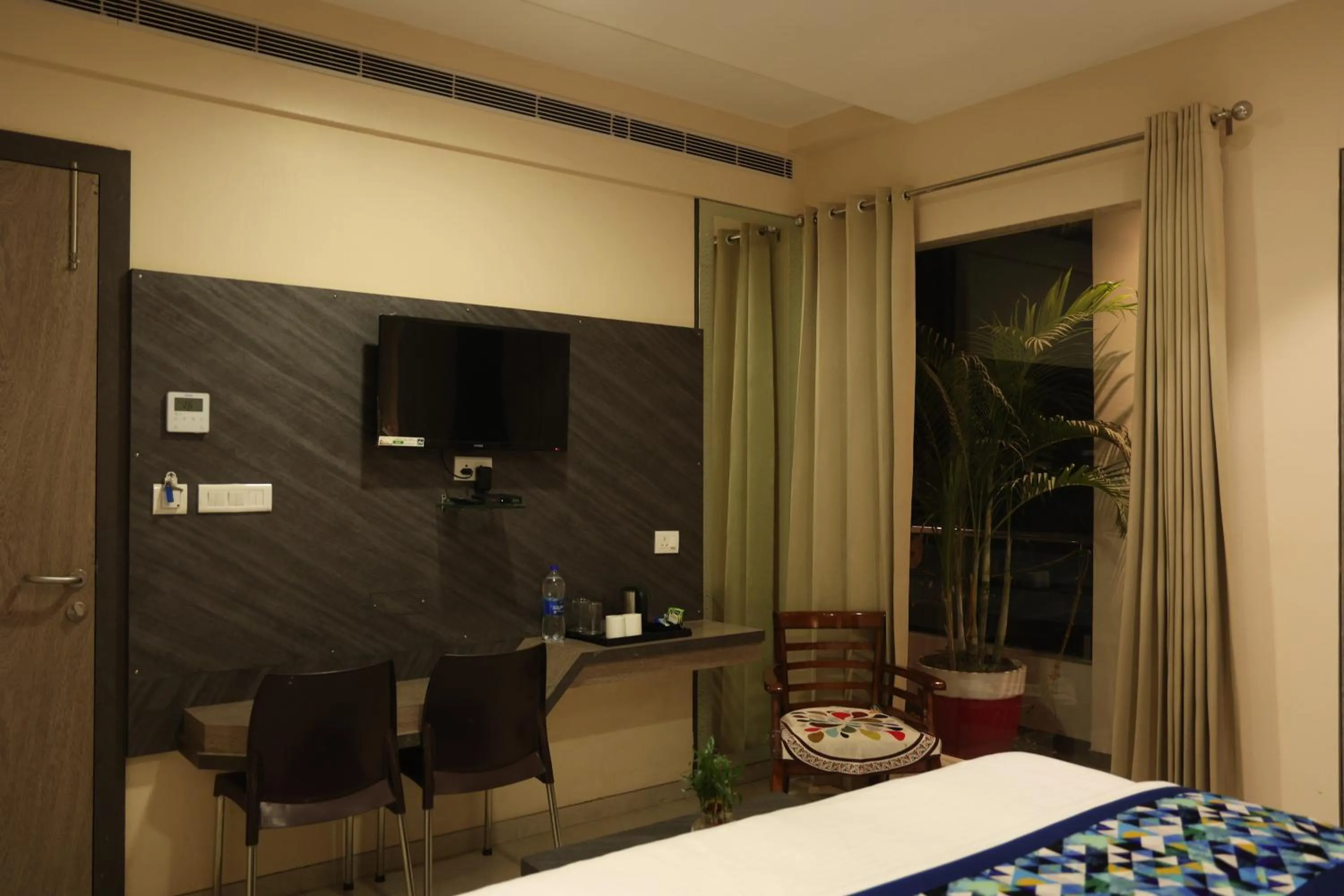 TV and multimedia, Bed in Hotel Pinaka Inn