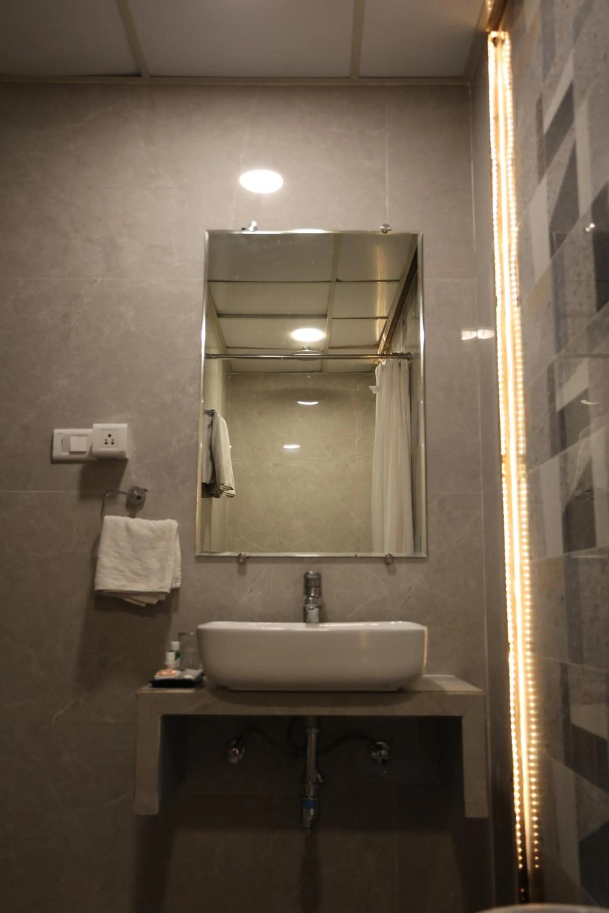 Bathroom in Hotel Pinaka Inn