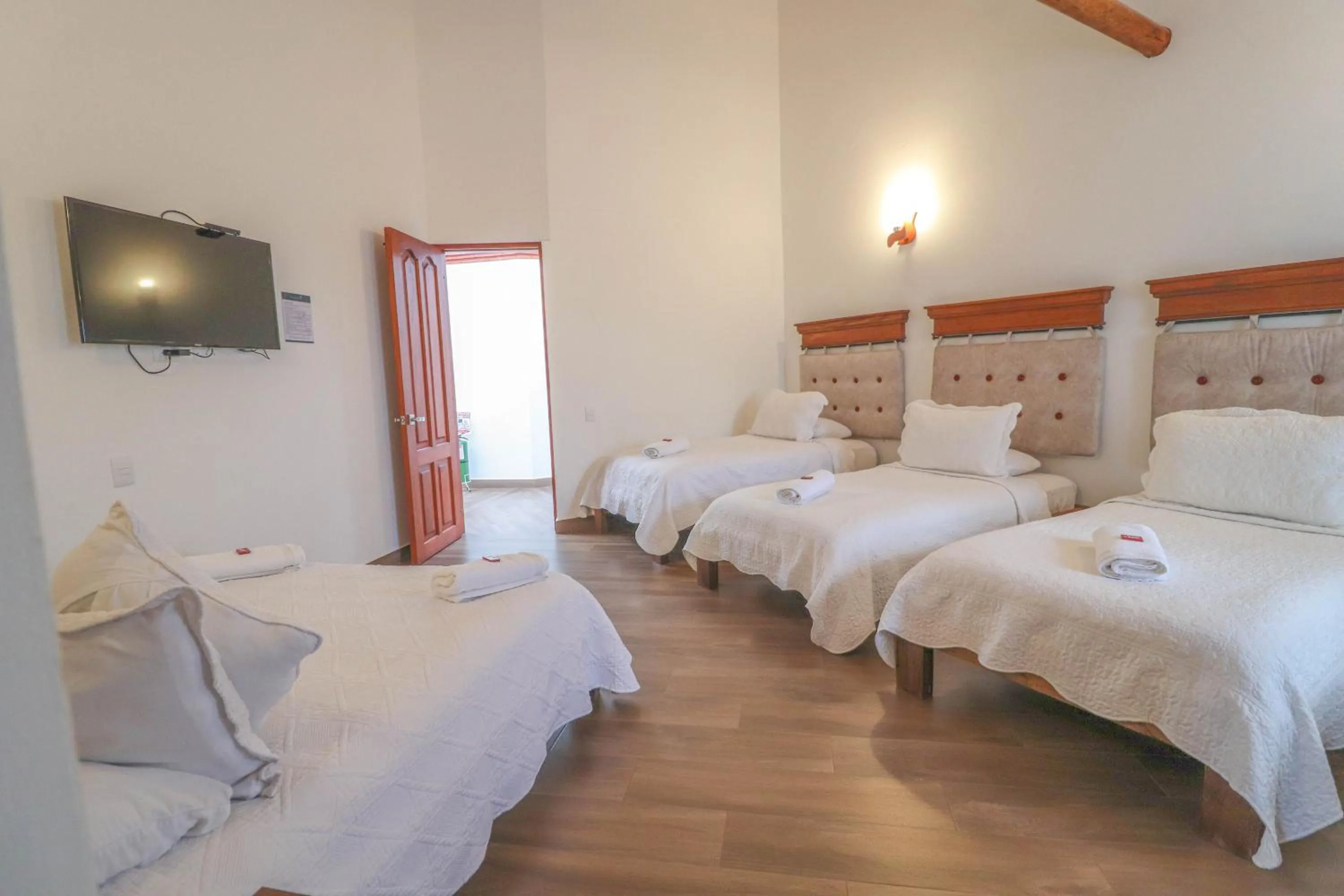 Photo of the whole room, Bed in Hotel las Palmas