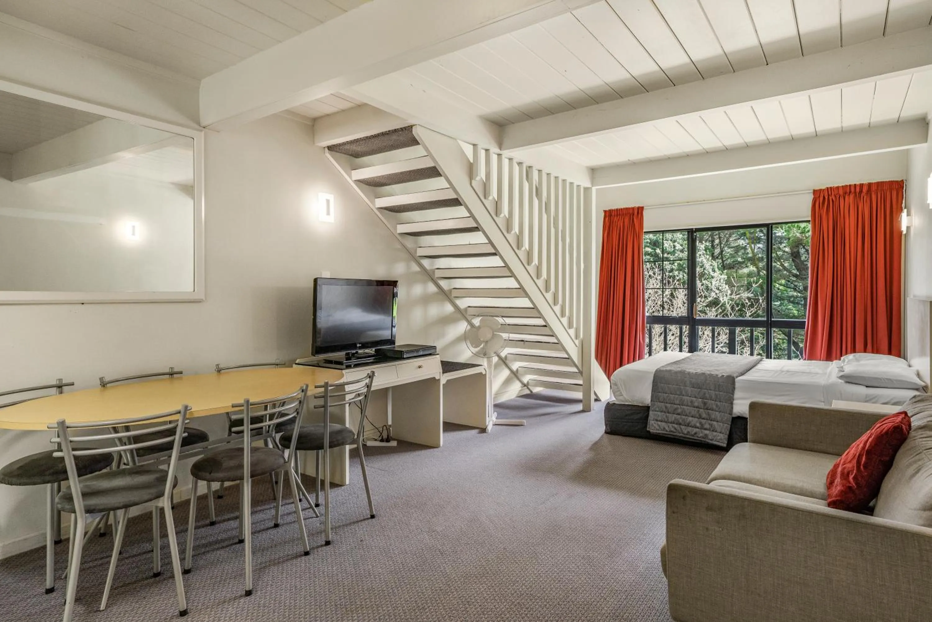 Bed in Capital Lodge Motor Inn