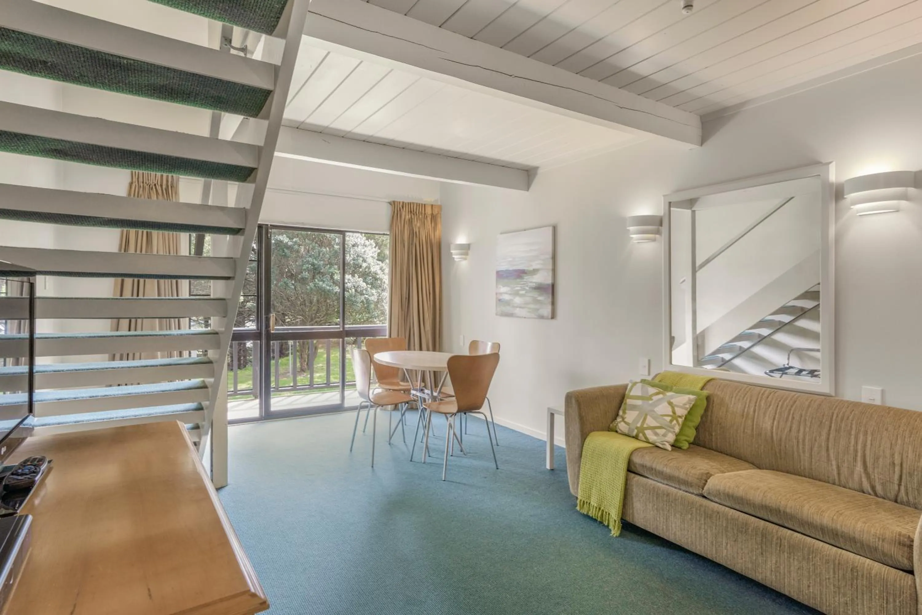 Living room in Capital Lodge Motor Inn