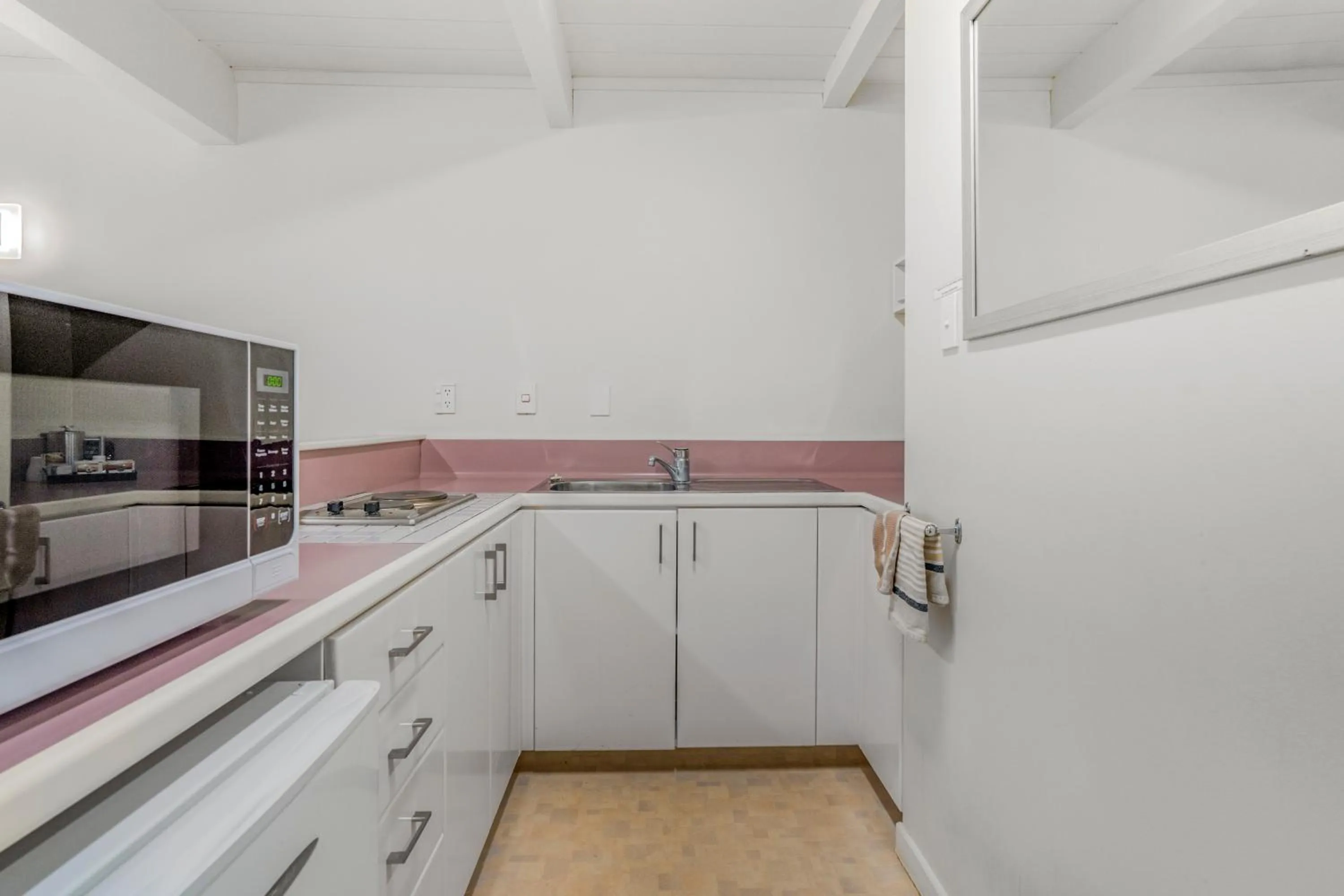 Kitchen or kitchenette in Capital Lodge Motor Inn