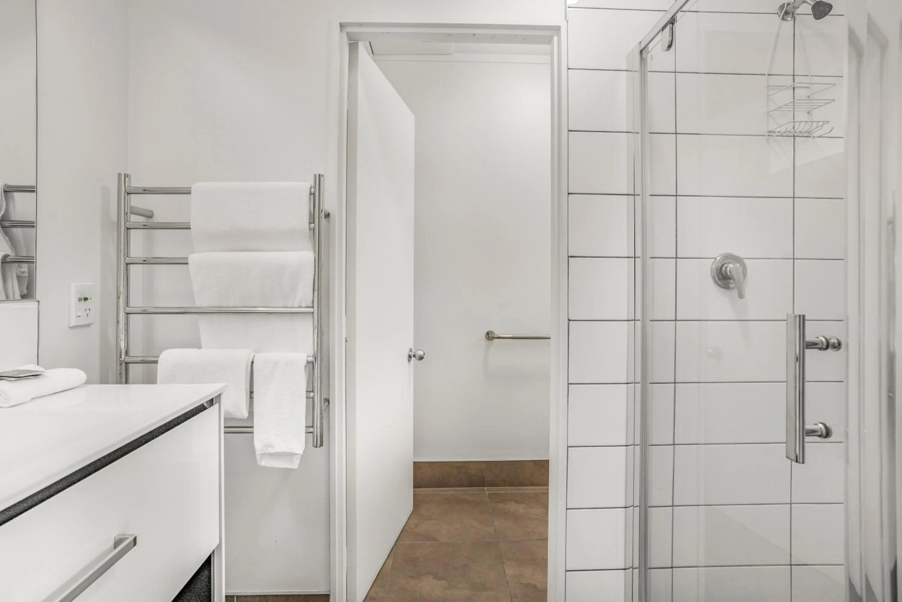 Shower in Capital Lodge Motor Inn