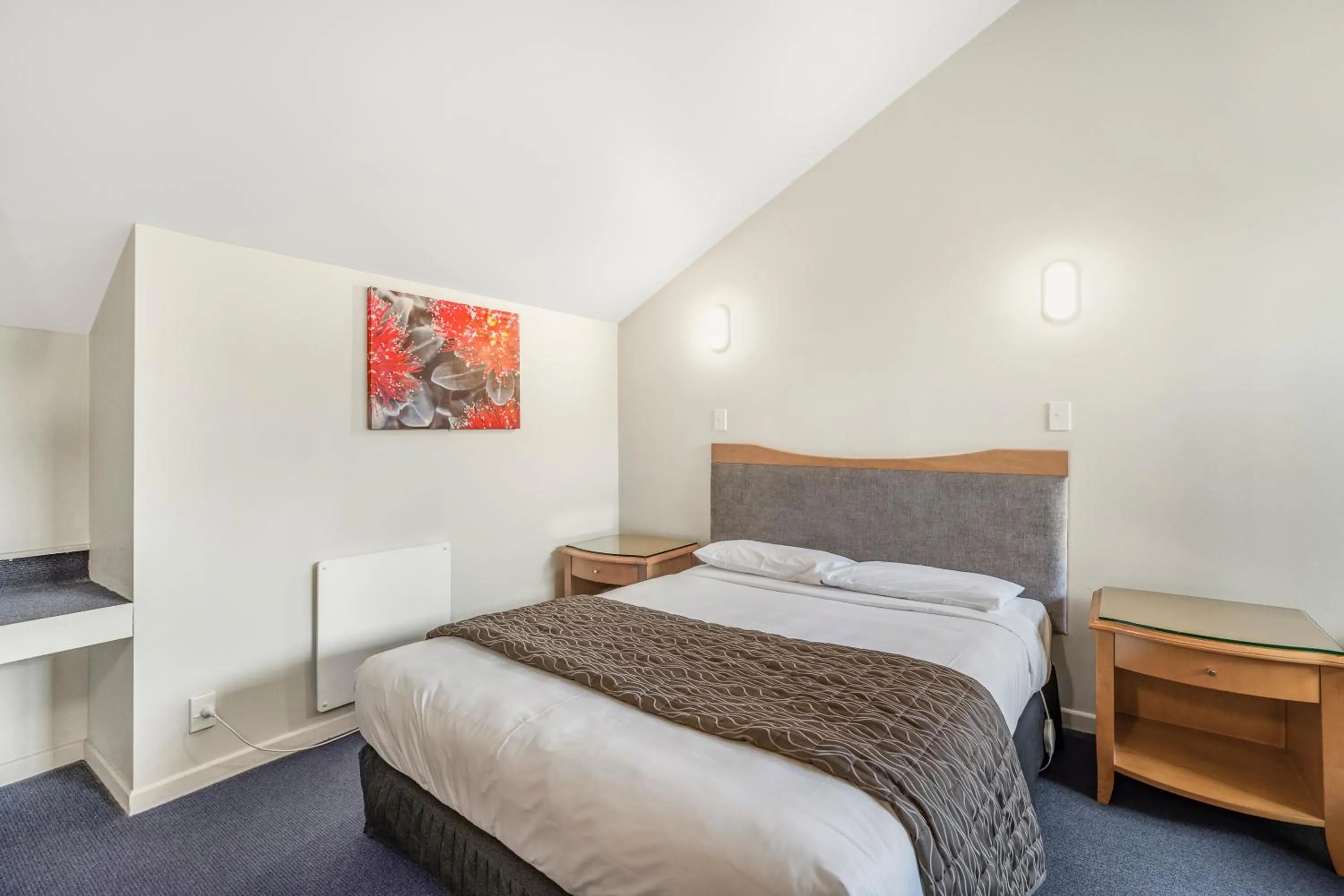 Bed in Capital Lodge Motor Inn