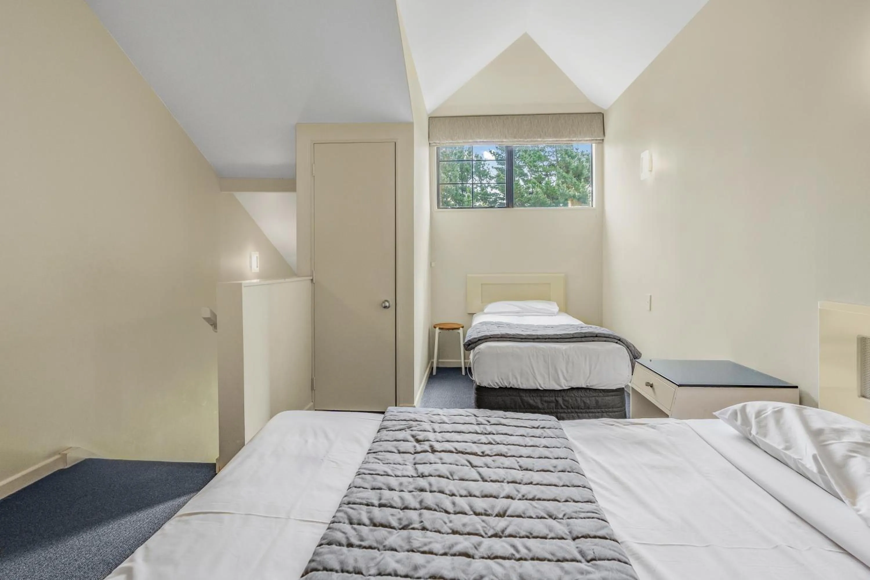 Bed in Capital Lodge Motor Inn