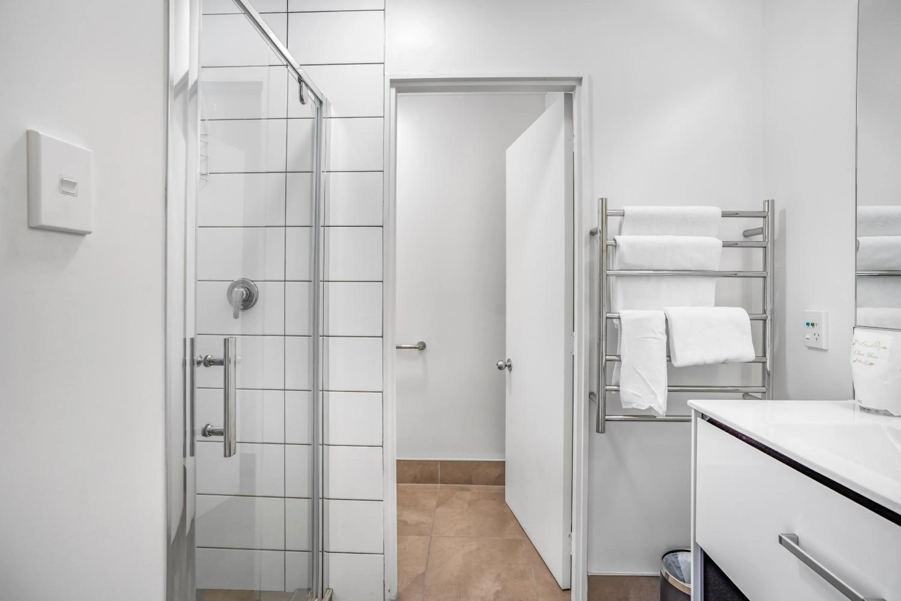 Shower in Capital Lodge Motor Inn