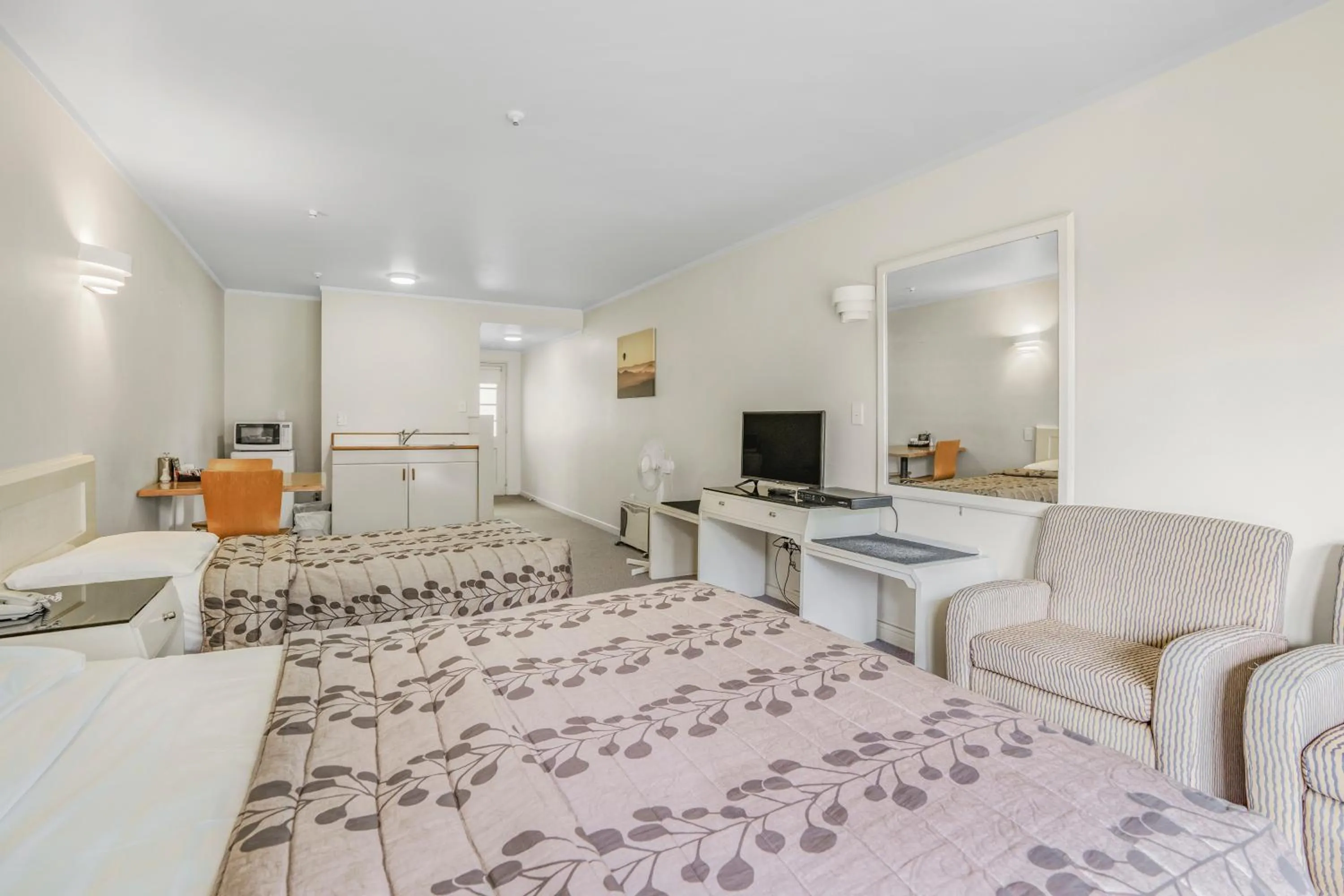 Bed in Capital Lodge Motor Inn