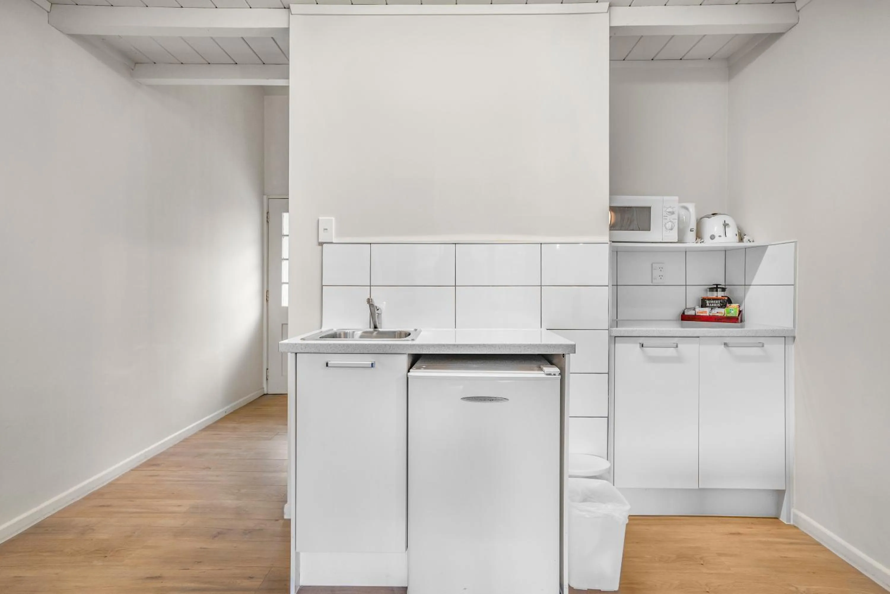 microwave in Capital Lodge Motor Inn