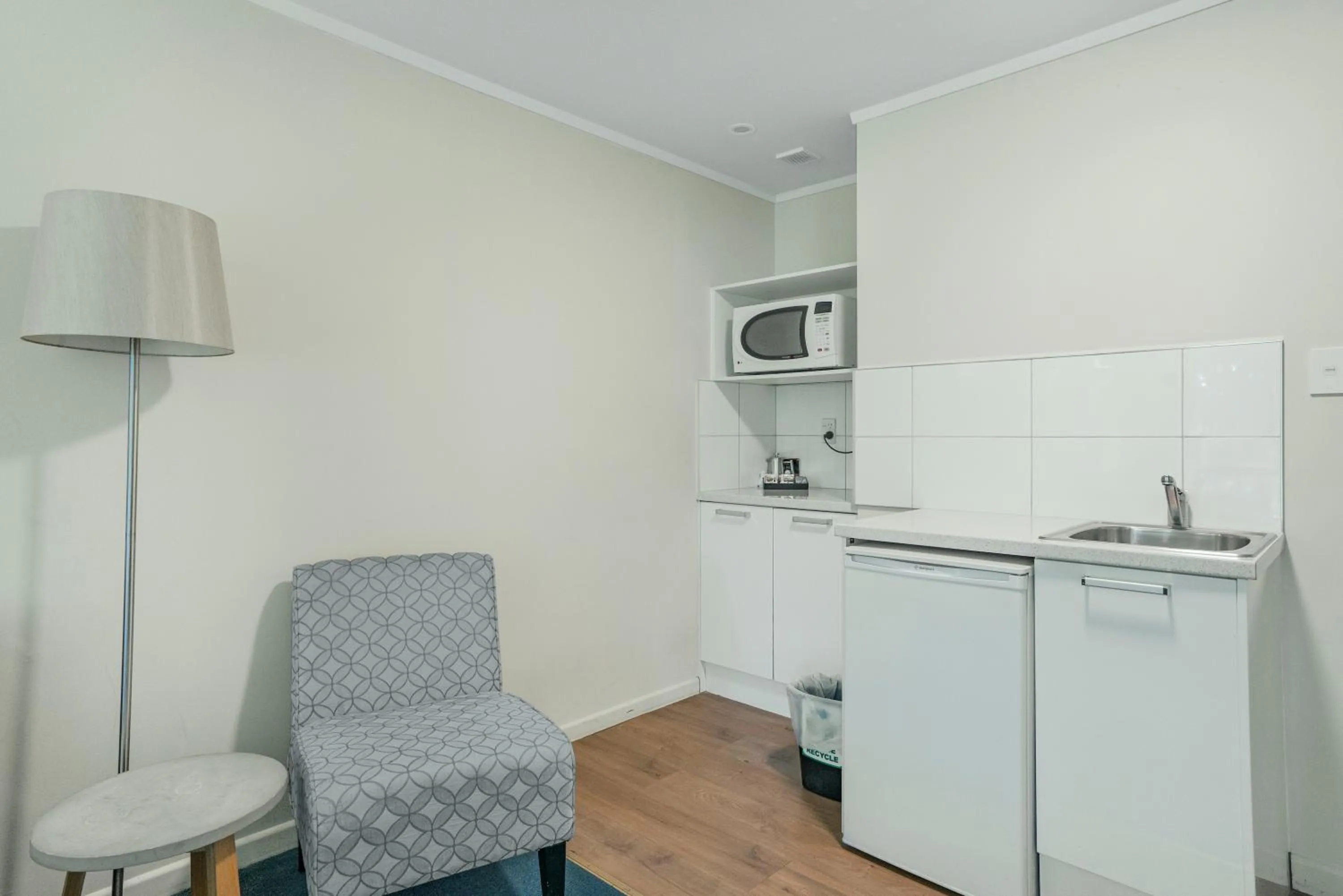 microwave in Capital Lodge Motor Inn