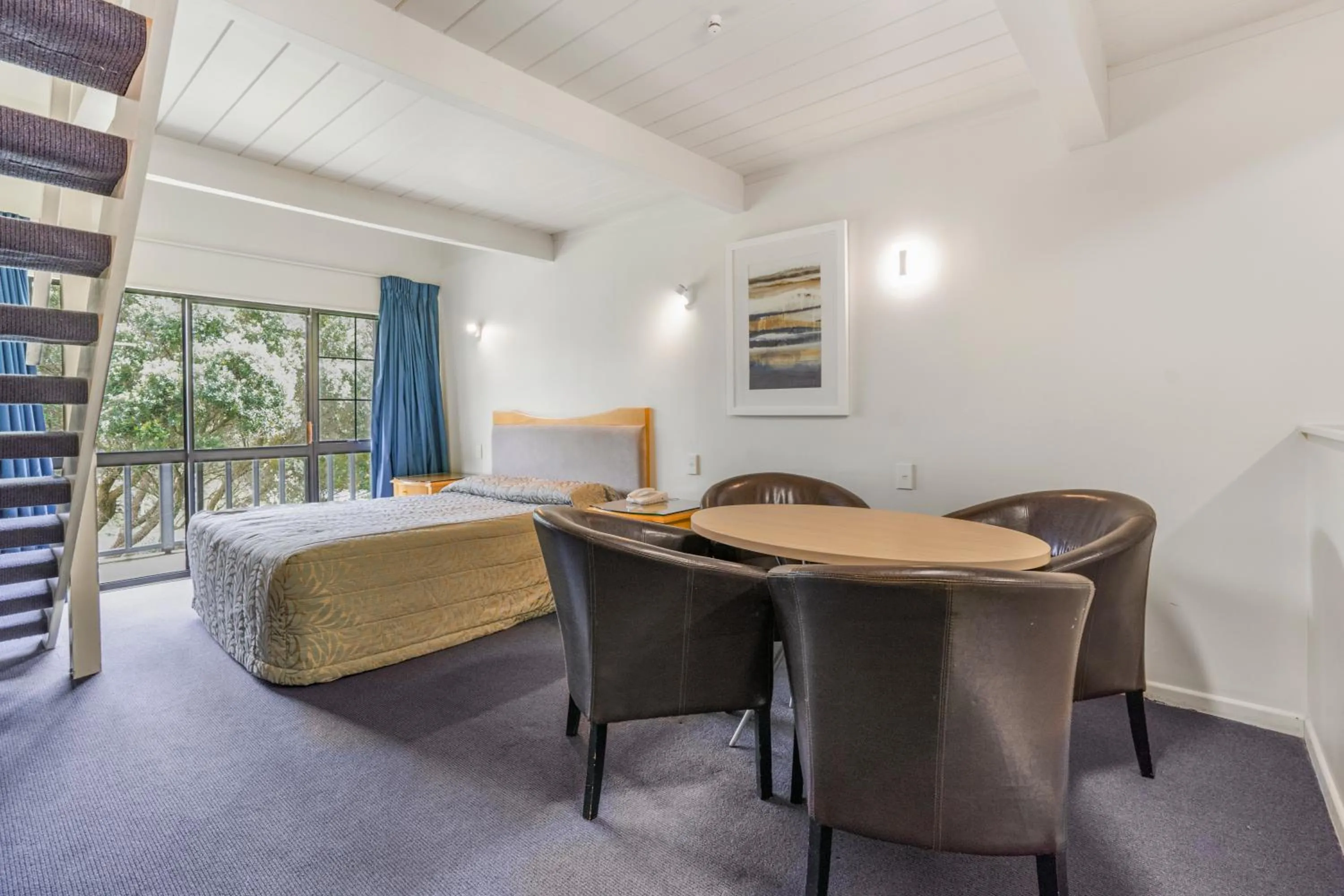 Bed in Capital Lodge Motor Inn