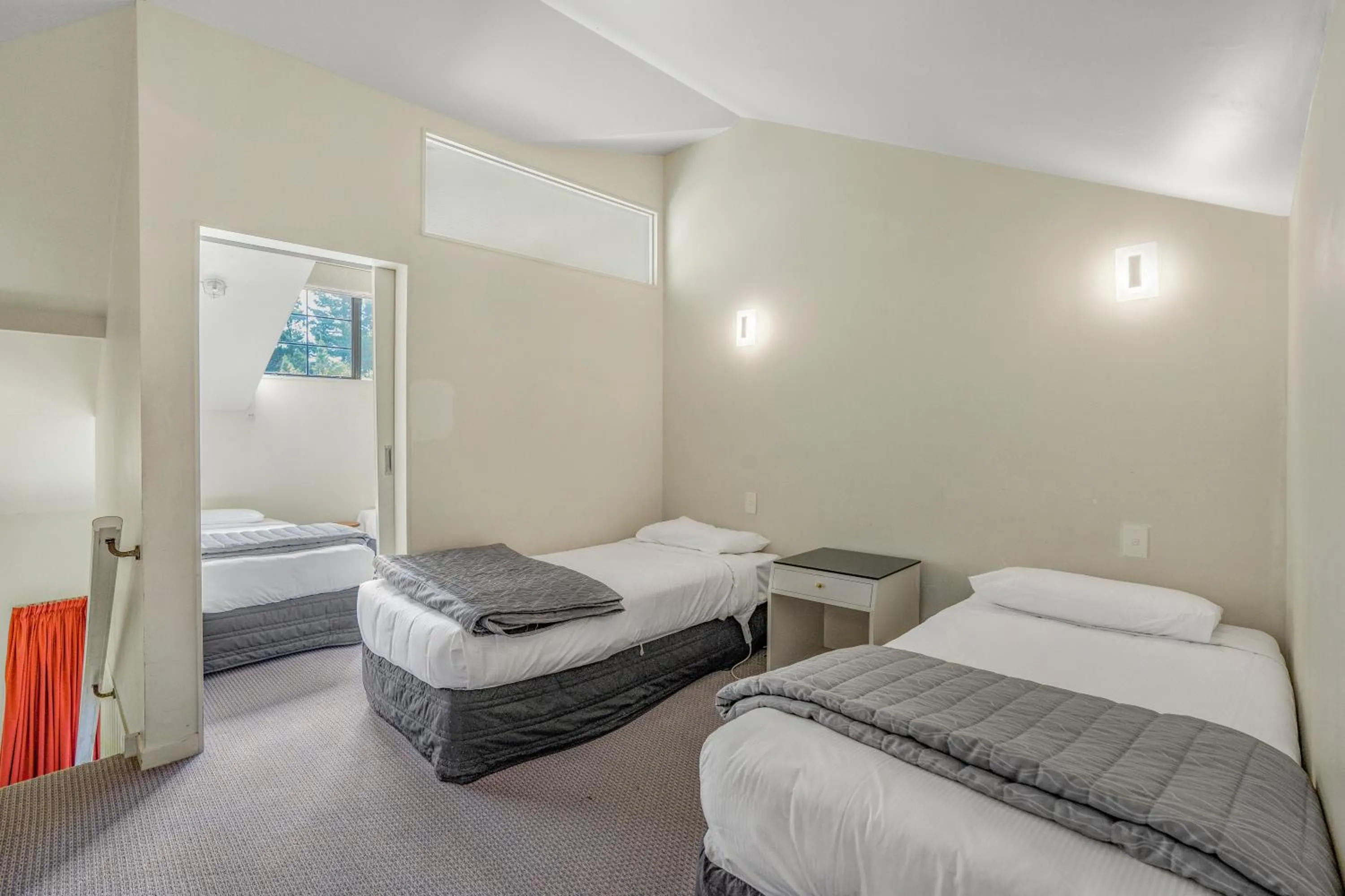 Bed in Capital Lodge Motor Inn