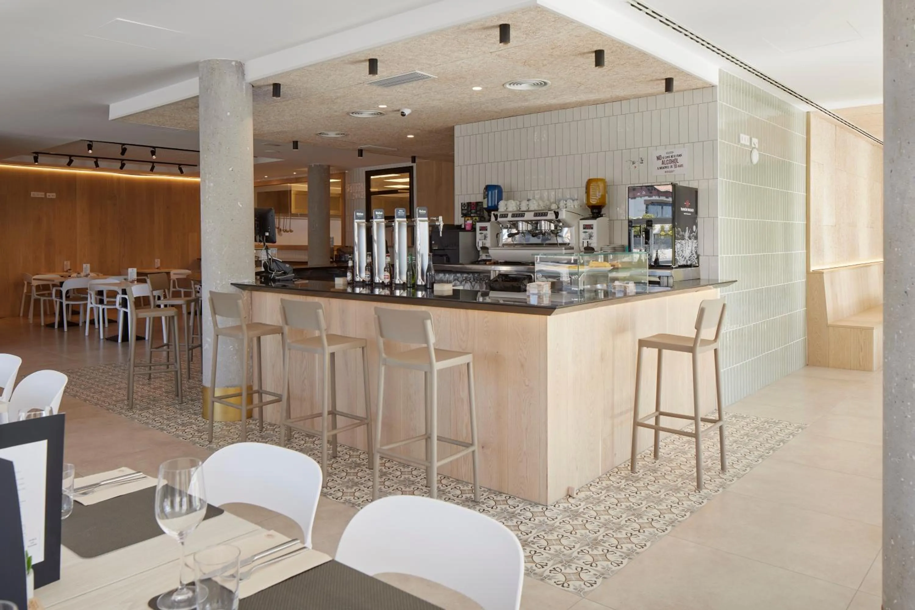 Restaurant/places to eat in Iraipe Logroño Hotel