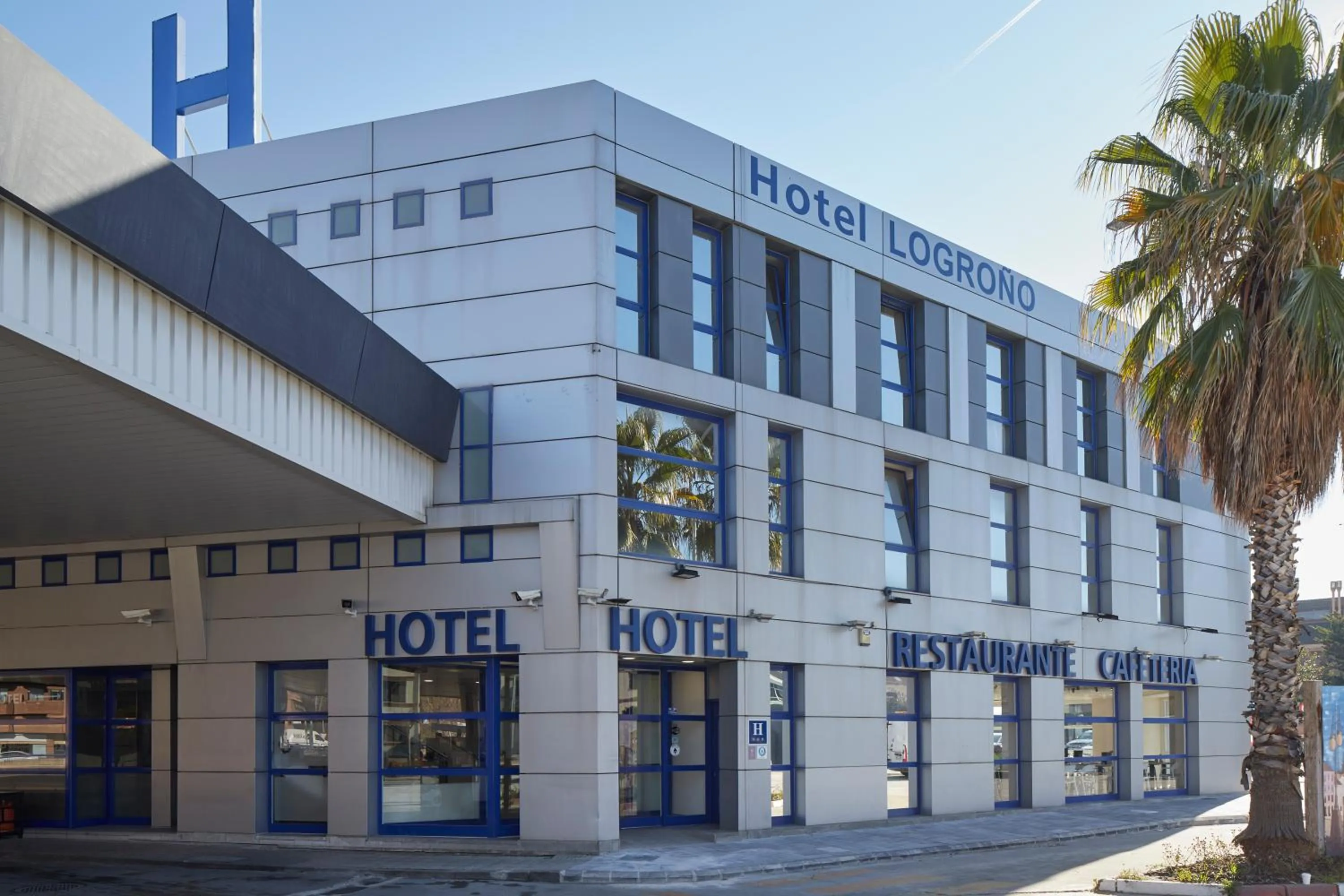 Property building in Iraipe Logroño Hotel