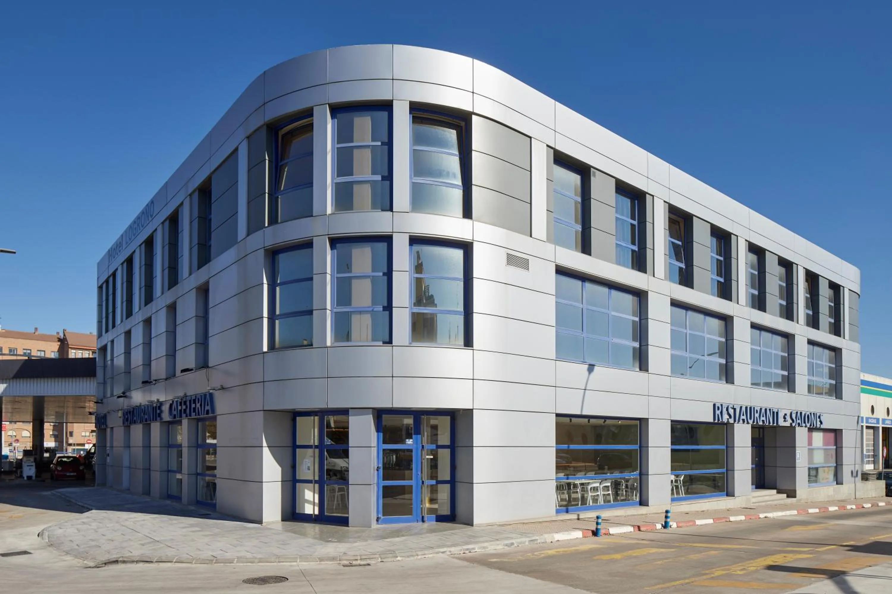 Property building in Iraipe Logroño Hotel