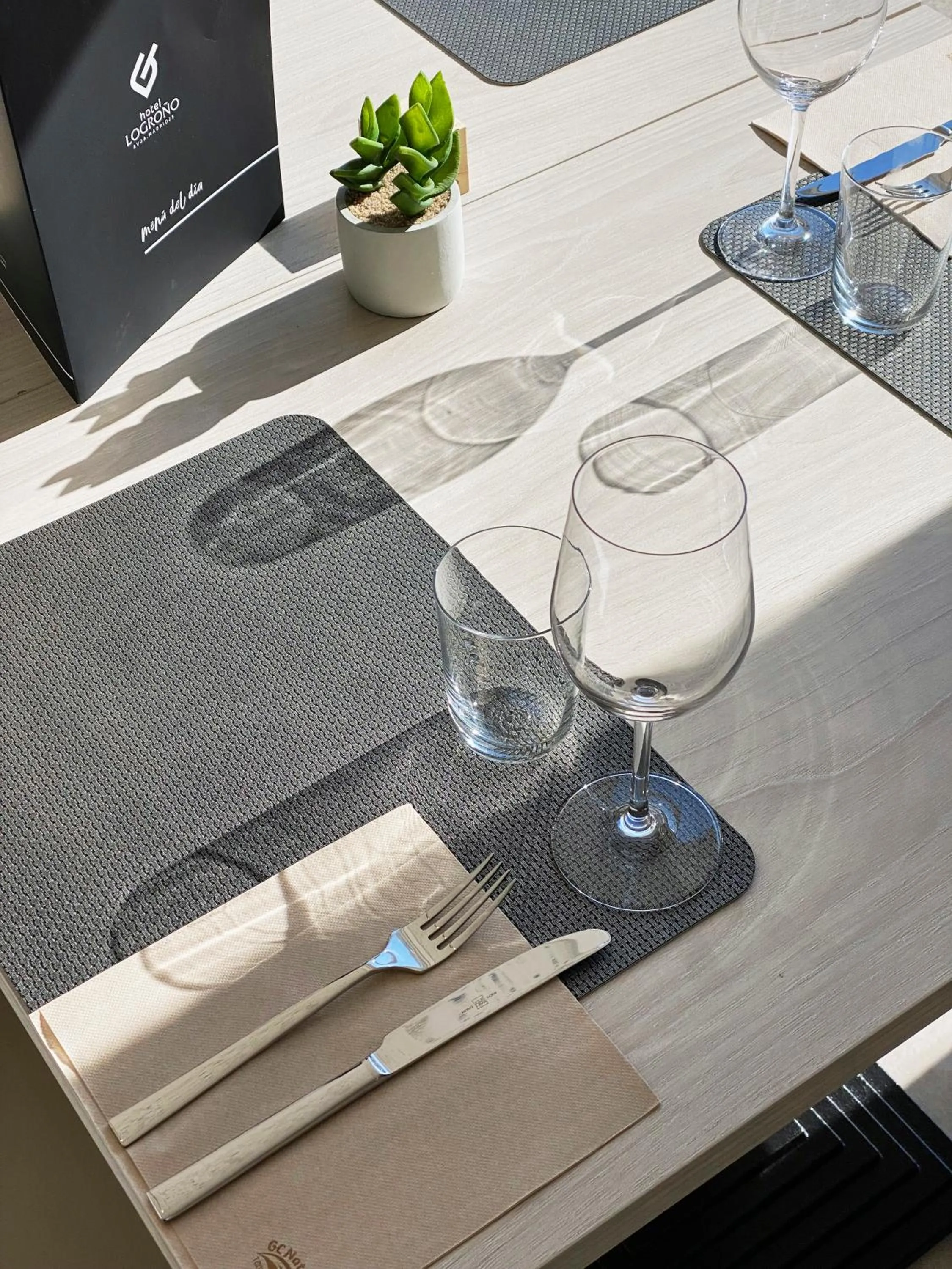 Restaurant/places to eat in Iraipe Logroño Hotel