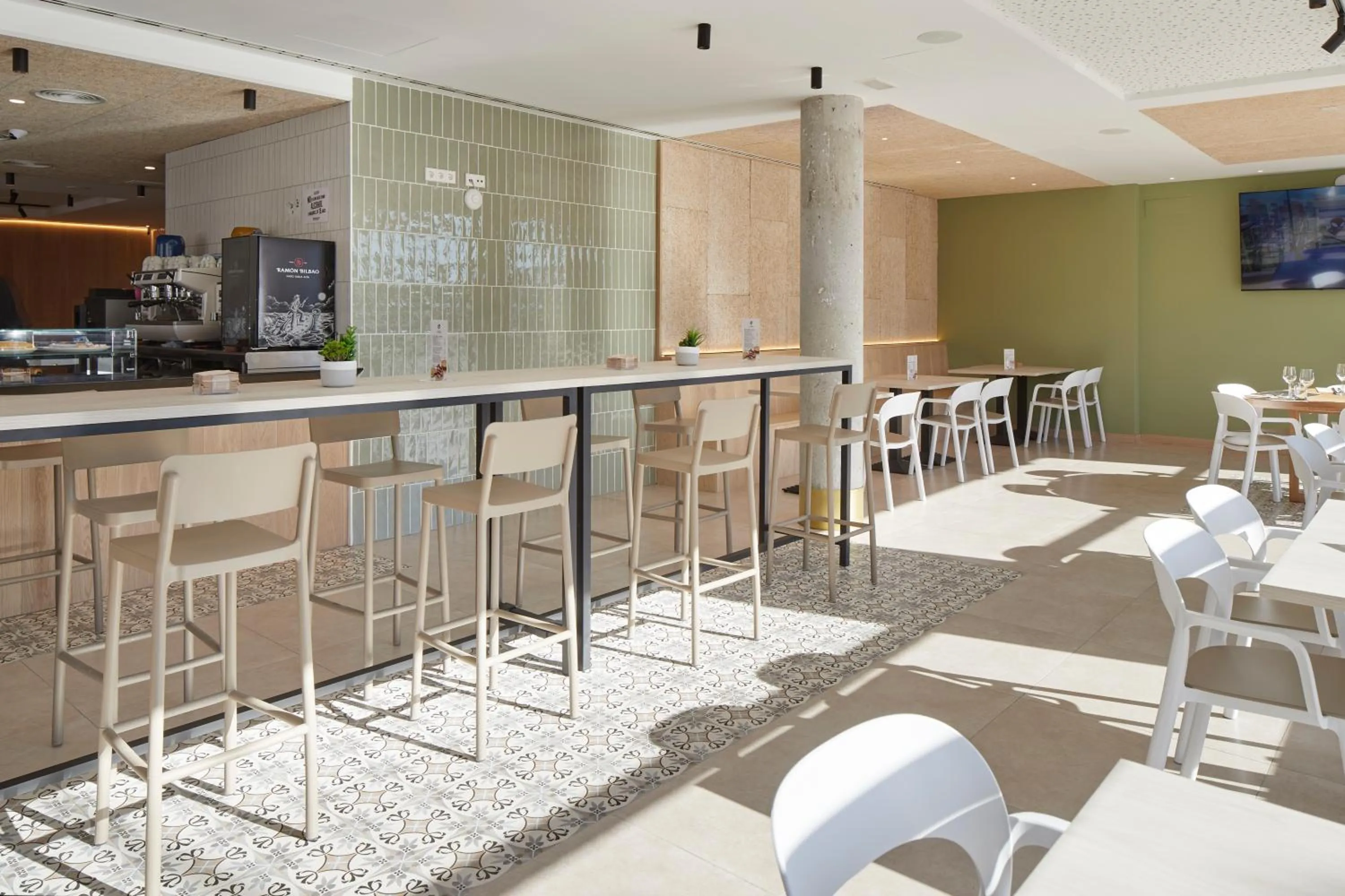 Restaurant/places to eat in Iraipe Logroño Hotel