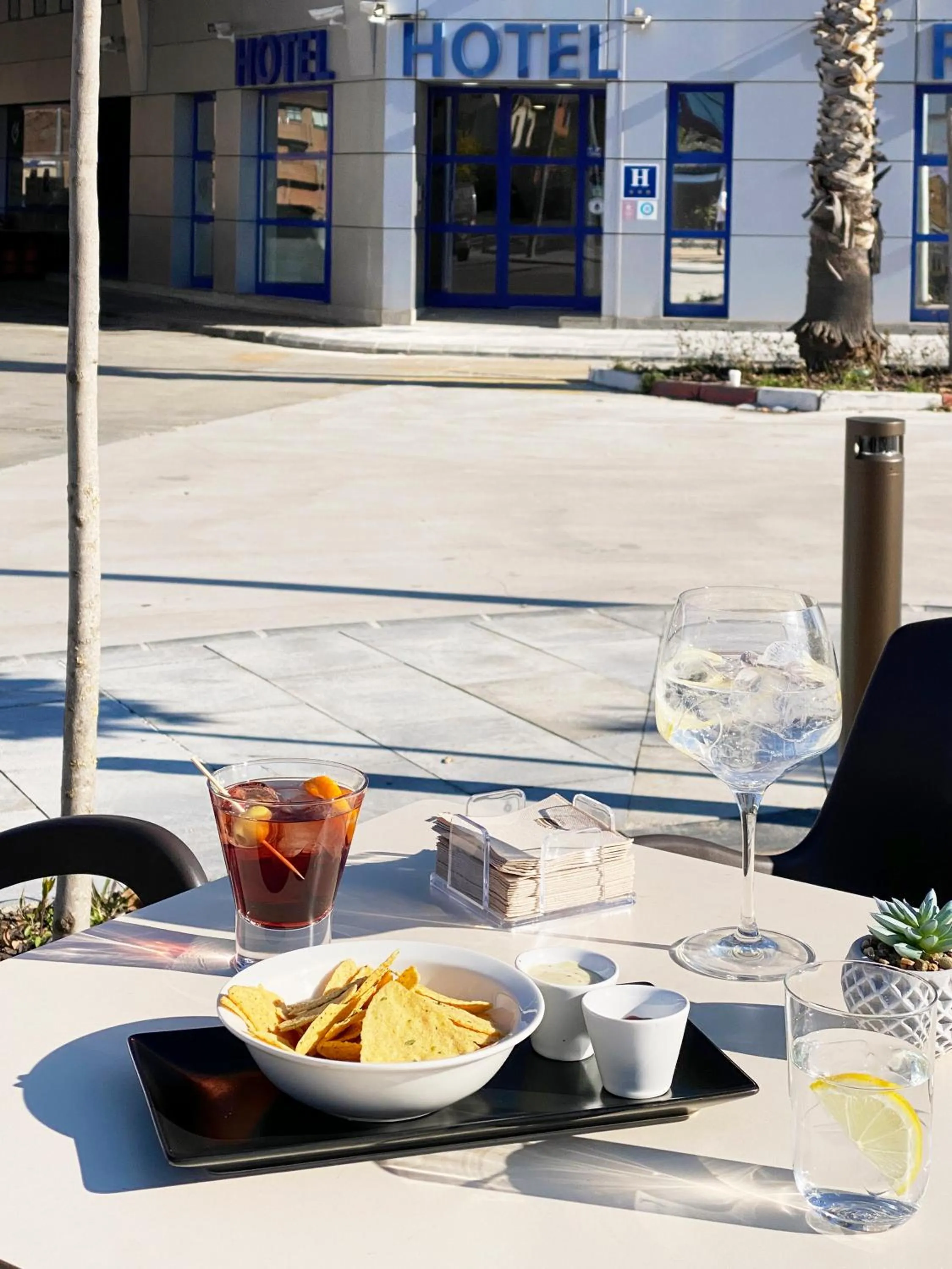 Restaurant/places to eat in Iraipe Logroño Hotel