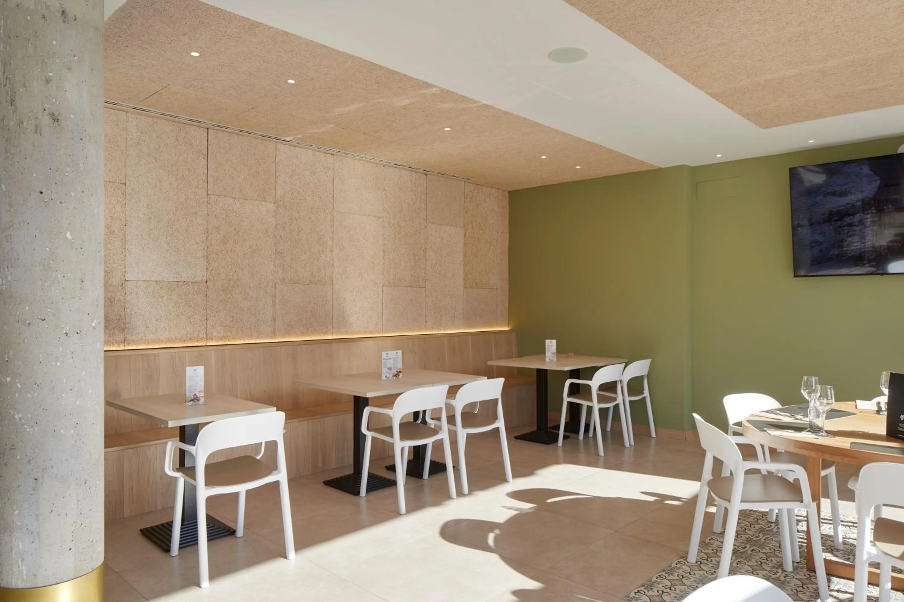 Restaurant/places to eat in Iraipe Logroño Hotel