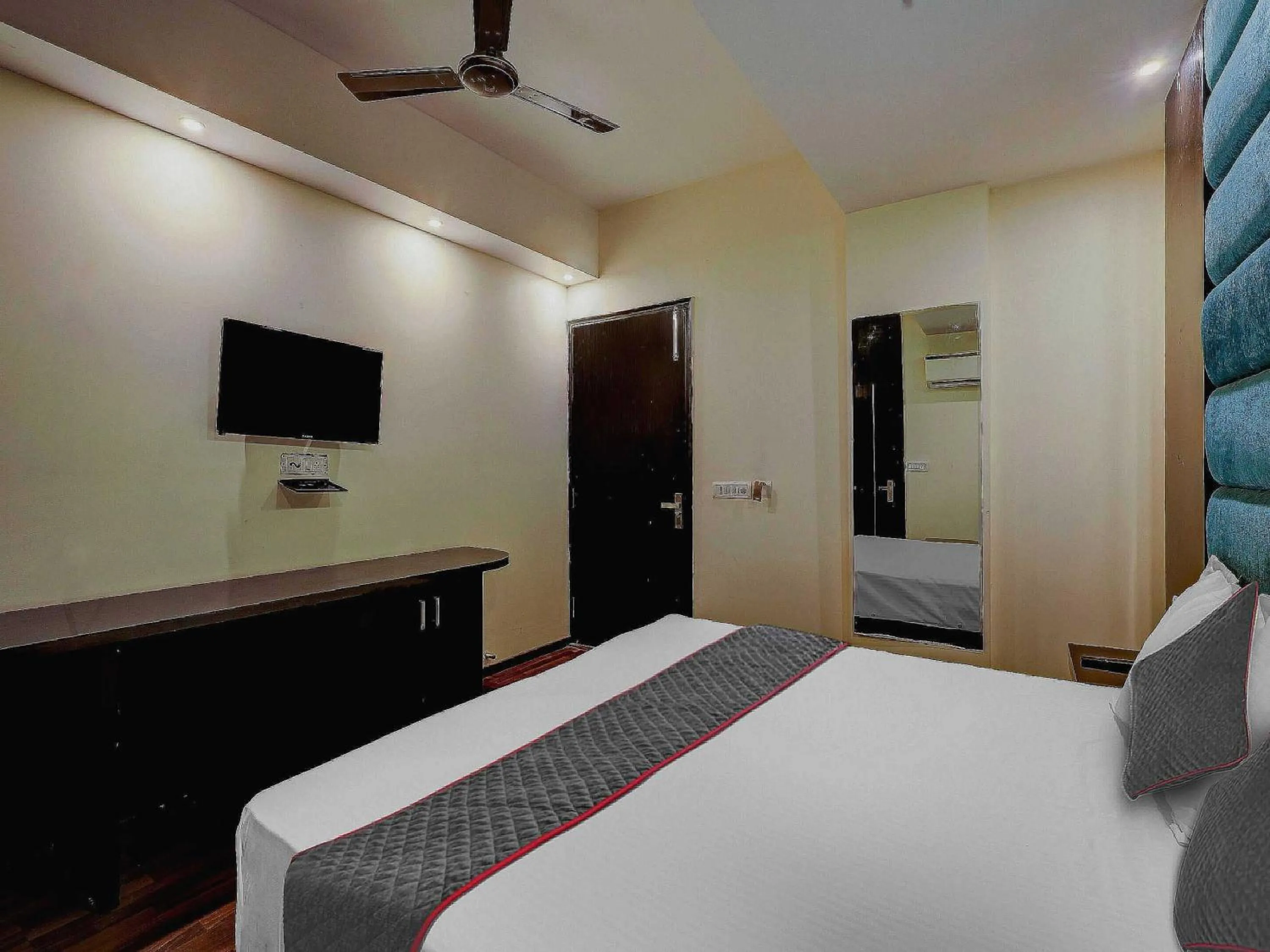 Bedroom in Hotel O Golden King