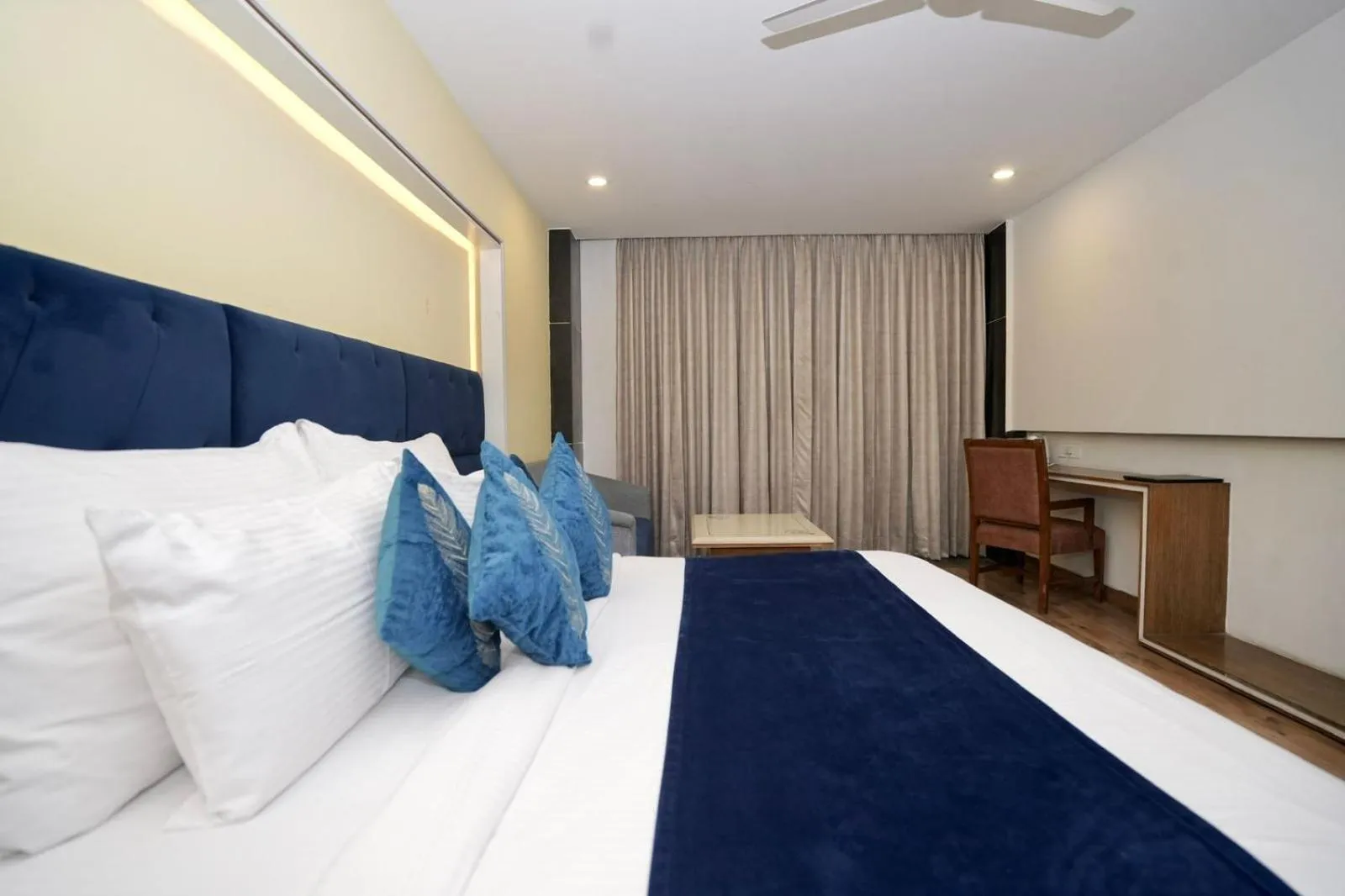 Bed in Wood Creek Resort & Spa Kasauli