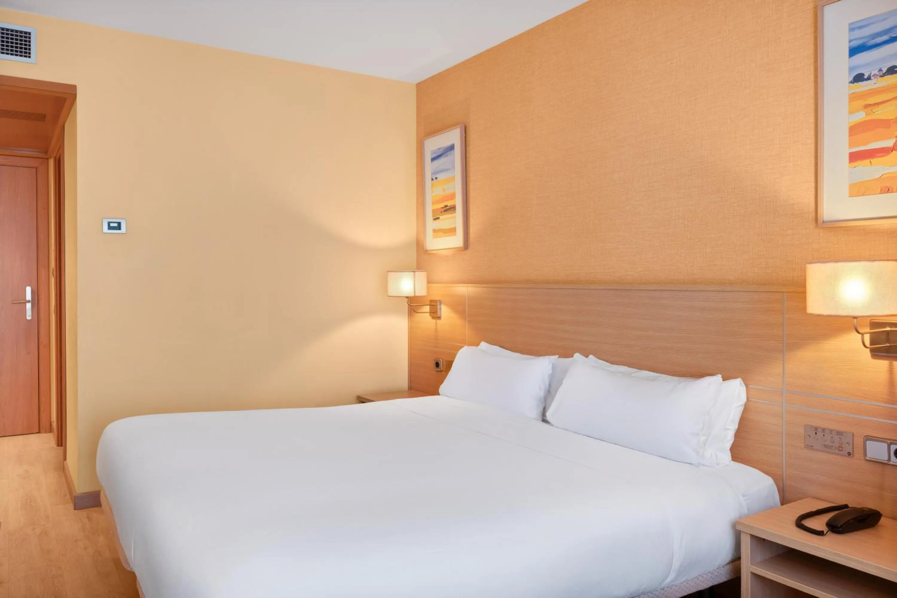 Bedroom, Bed in B&B HOTEL Tarragona Valls