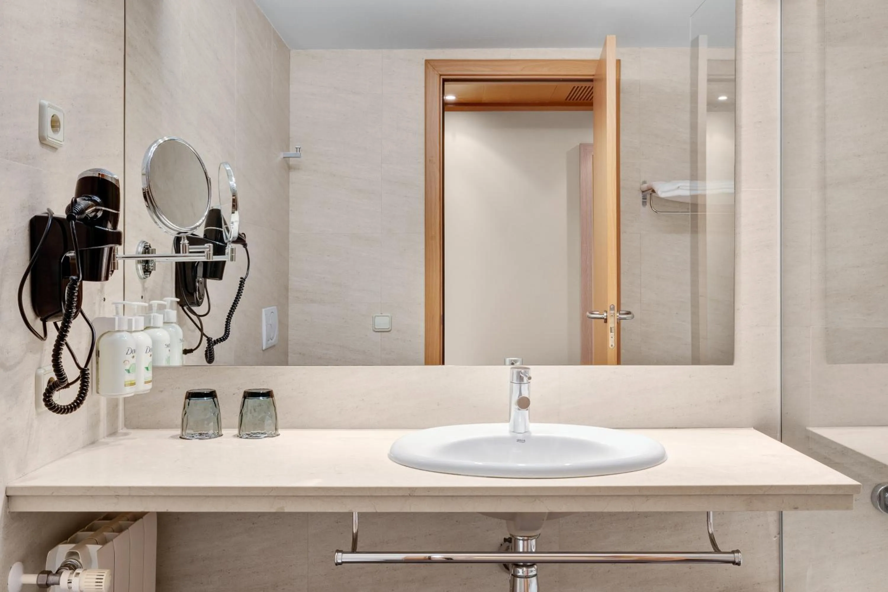 Bathroom in B&B HOTEL Tarragona Valls