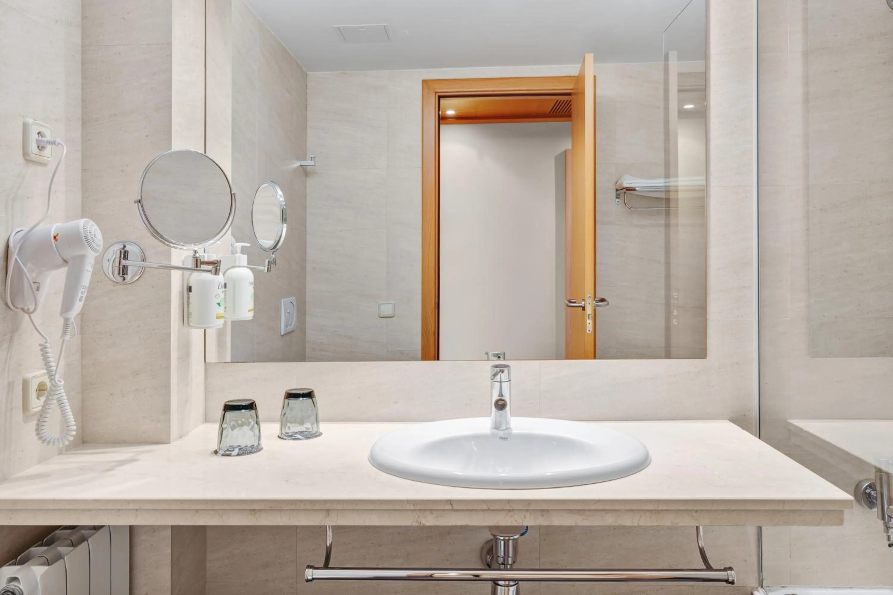 Bathroom in B&B HOTEL Tarragona Valls