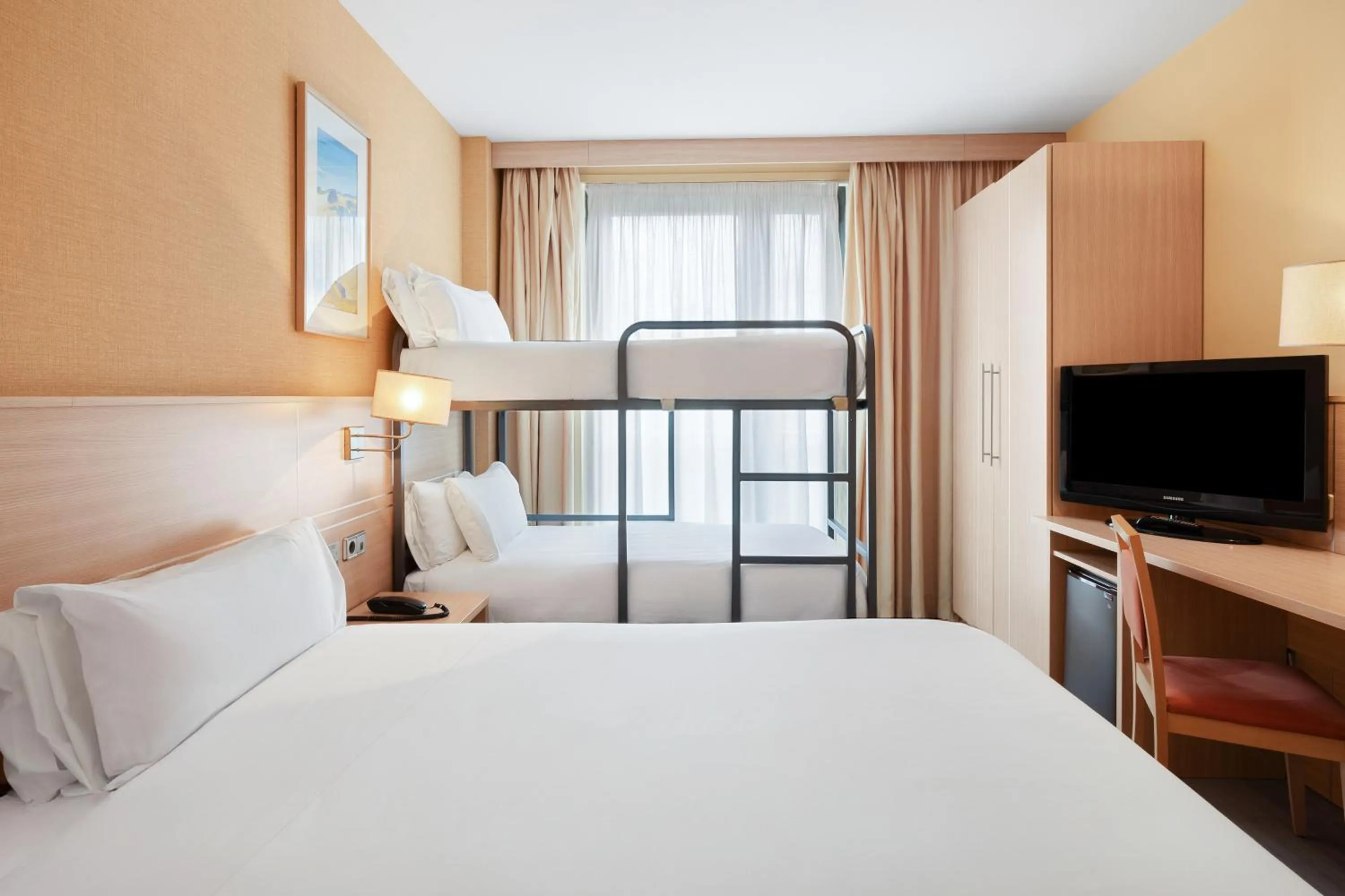 Bedroom, Bed in B&B HOTEL Tarragona Valls