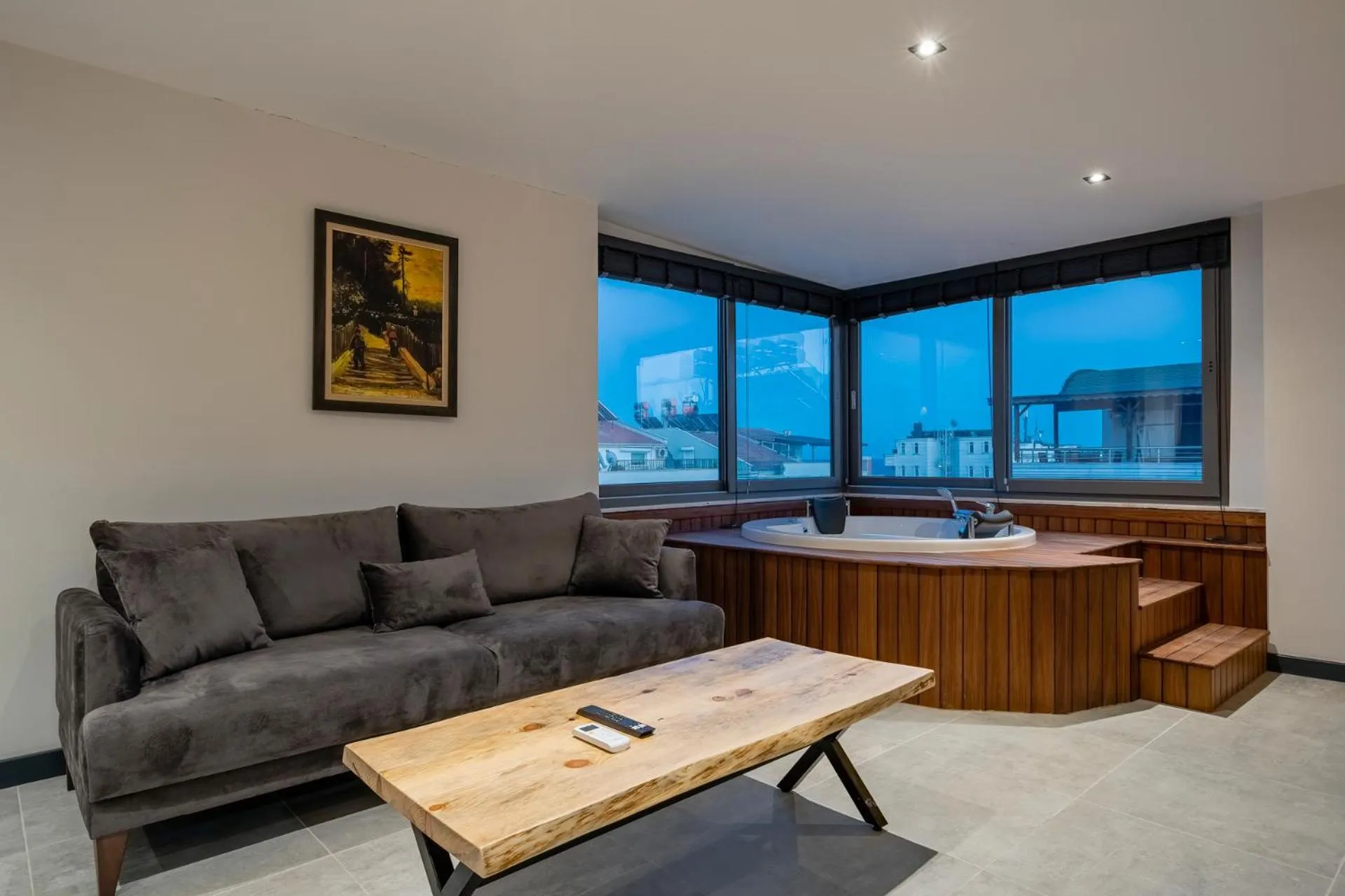 Hot Tub in ELUXİO SUİTE HOTEL