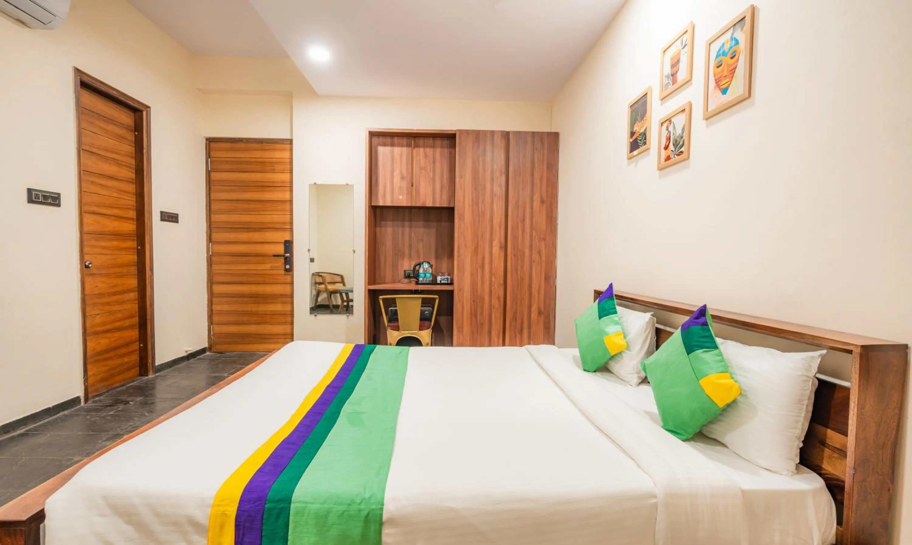 Bedroom, Bed in Treebo Premium The Memoir, Ramdaspeth