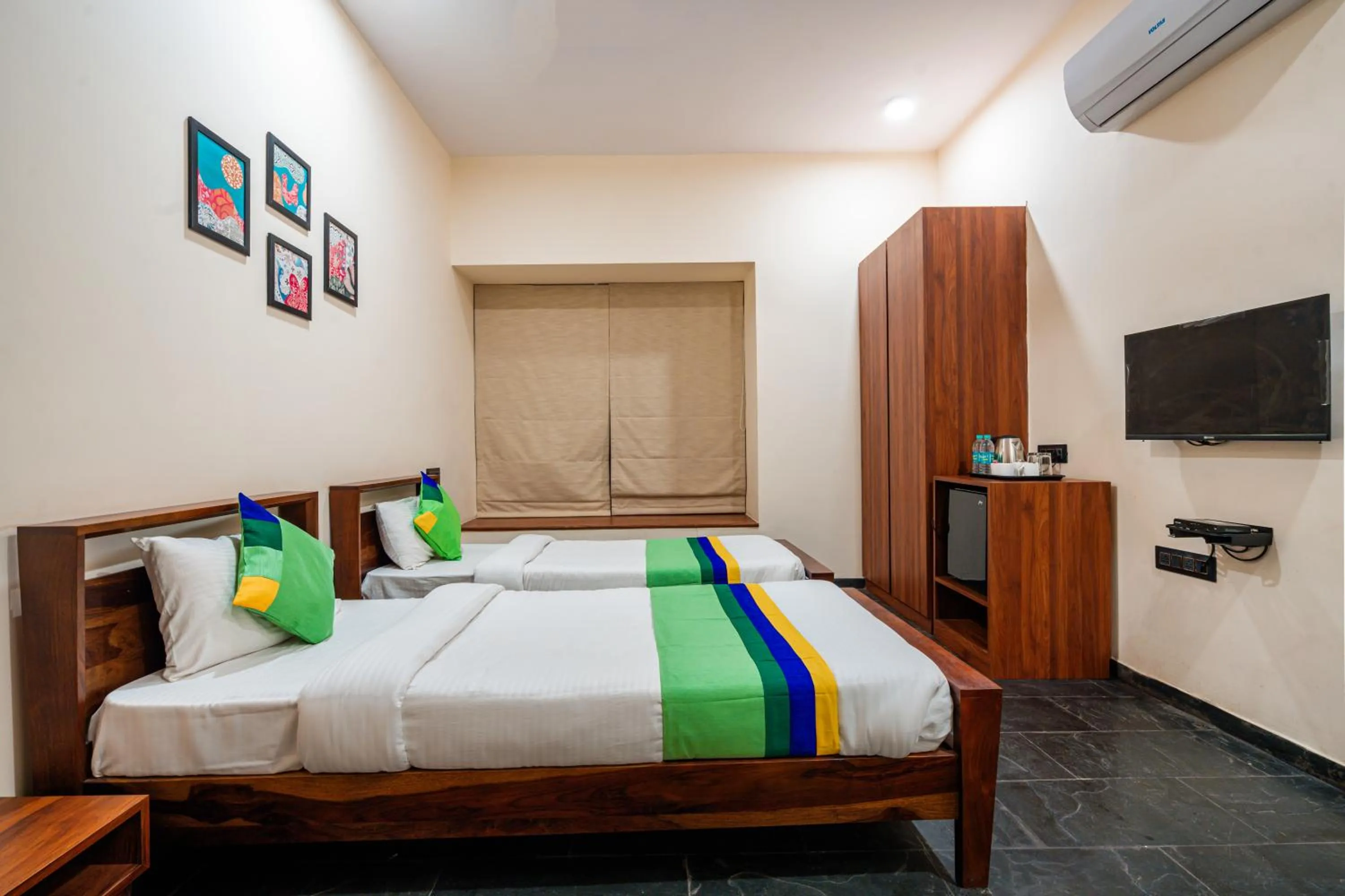 Bedroom, Bed in Treebo Premium The Memoir, Ramdaspeth