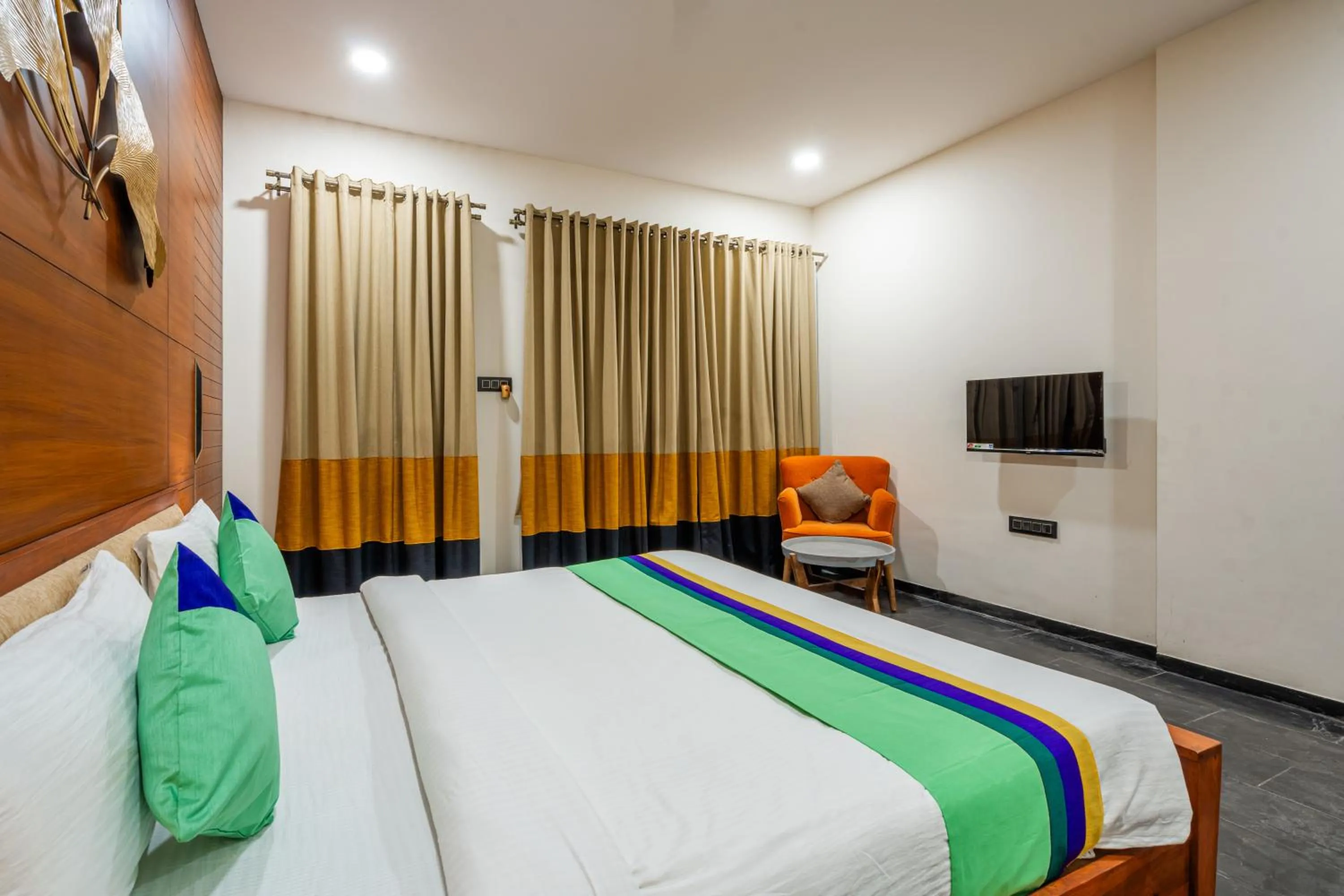 Bedroom, Bed in Treebo Premium The Memoir, Ramdaspeth